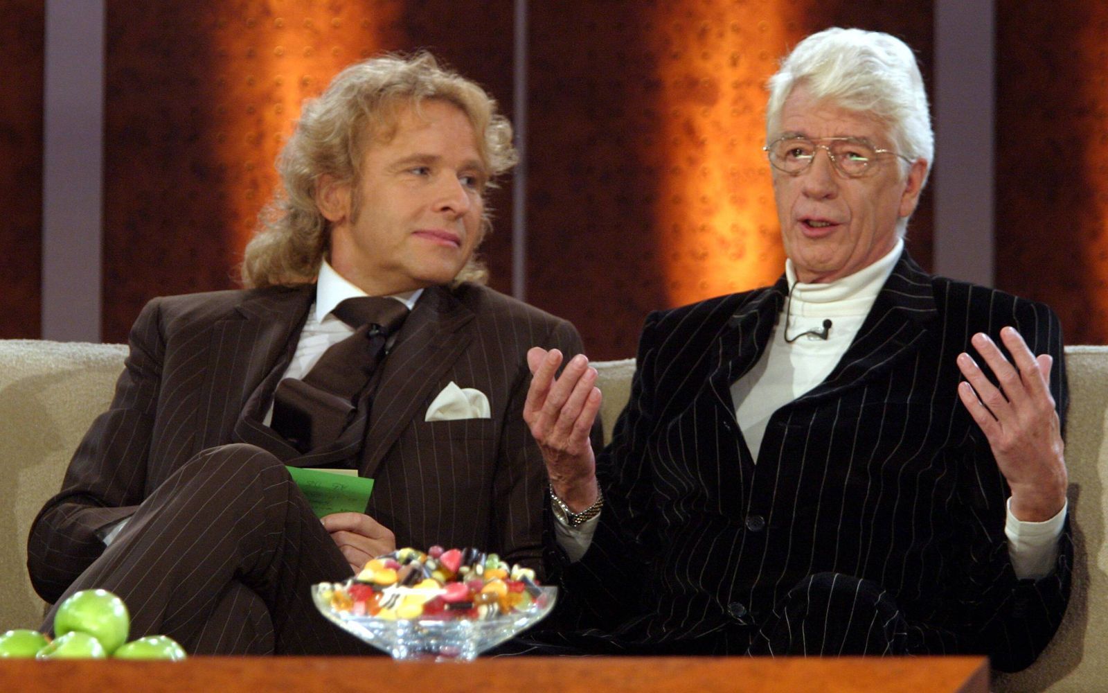 Thomas Gottschalk (links) verehrte Rudi Carrell - ebenso wie viele andere TV-Stars. (Bild: IMAGO / Sven Simon)