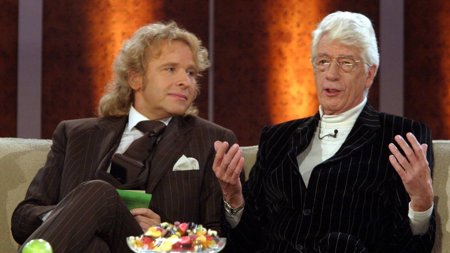 Thomas Gottschalk (links) verehrte Rudi Carrell - ebenso wie viele andere TV-Stars. (Bild: IMAGO / Sven Simon)