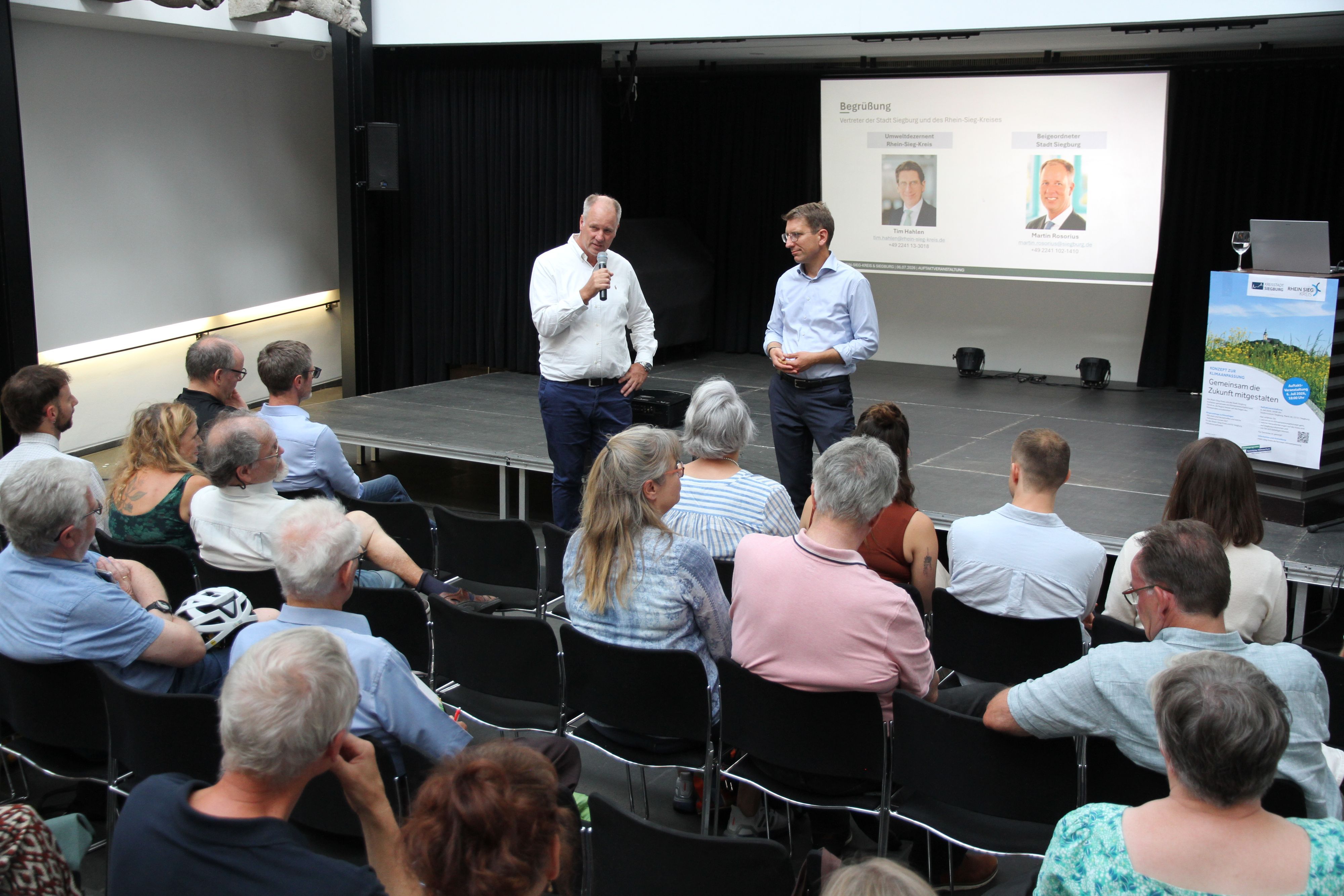 Klimaanpassungskonzept für Siegburg und den Rhein-Sieg-Kreis, Auftaktveranstaltung im Stadtmuseum, Städtischer Beigeordneter Martin Rosorius und Kreisumweltdezernent Tim Hahlen