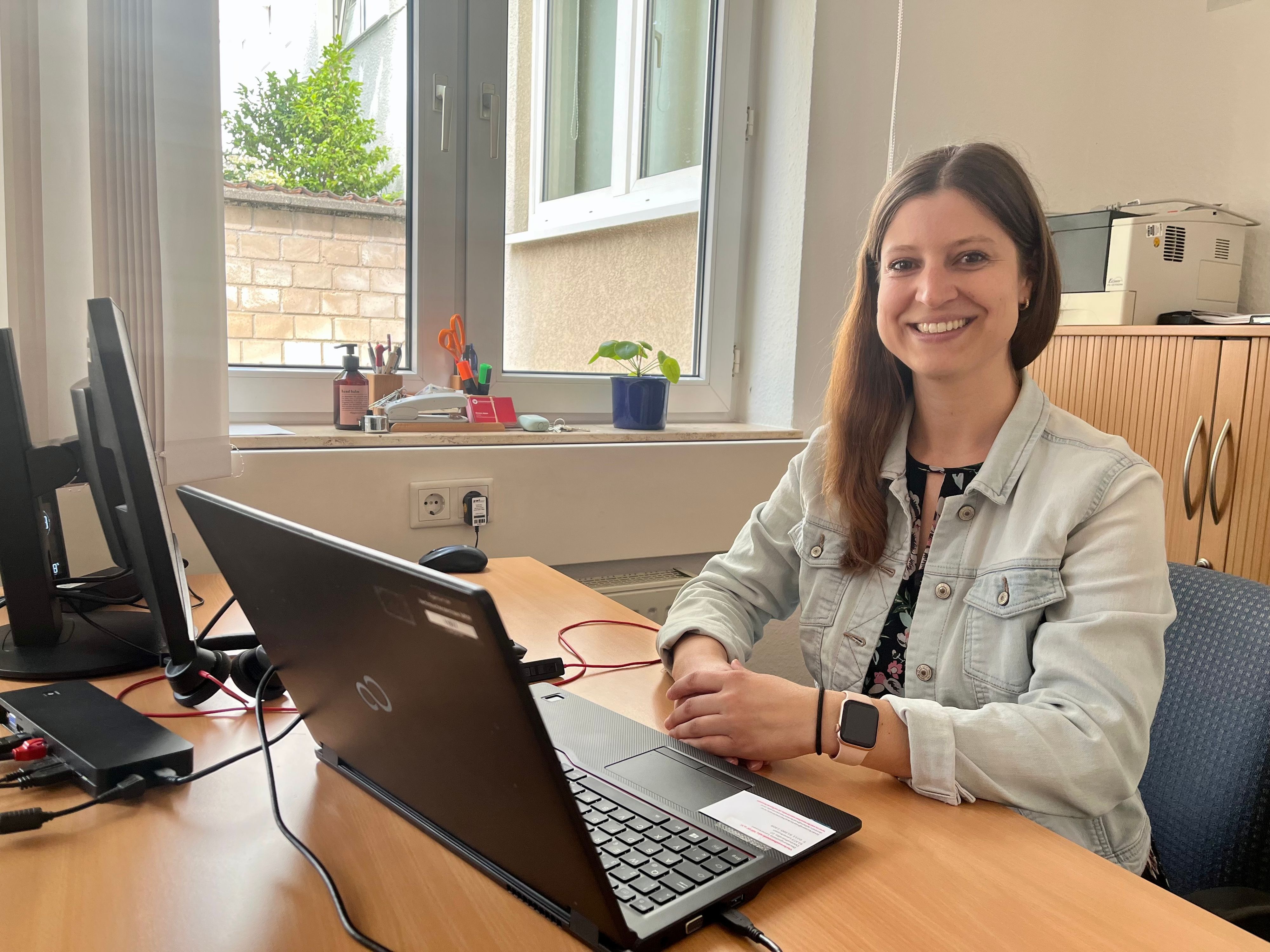 Doreen Adam ist zufrieden mit ihrem neuen Arbeitsplatz als Leiterin der Verbraucherzentrale Leverkusen