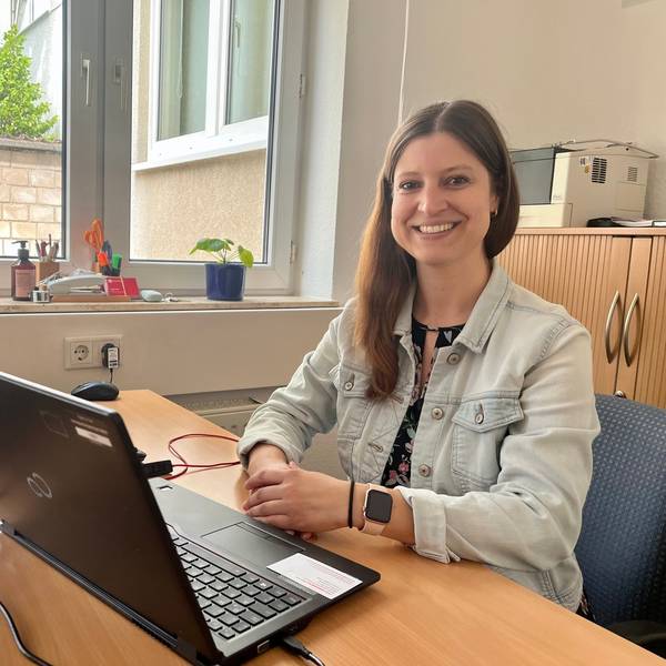 Doreen Adam ist zufrieden mit ihrem neuen Arbeitsplatz als Leiterin der Verbraucherzentrale Leverkusen