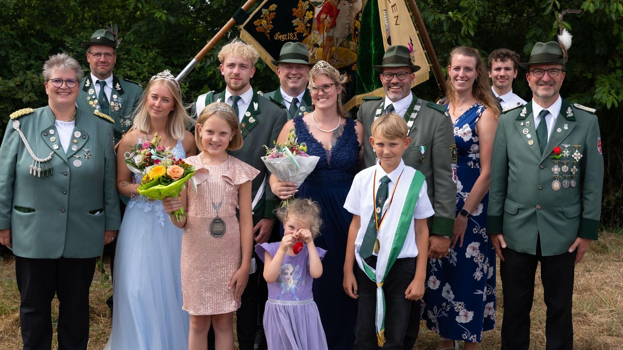 Die neuen Majestäten des Marienheider Schützenvereins um den neuen Schützenkönig Thomas Mohnke.