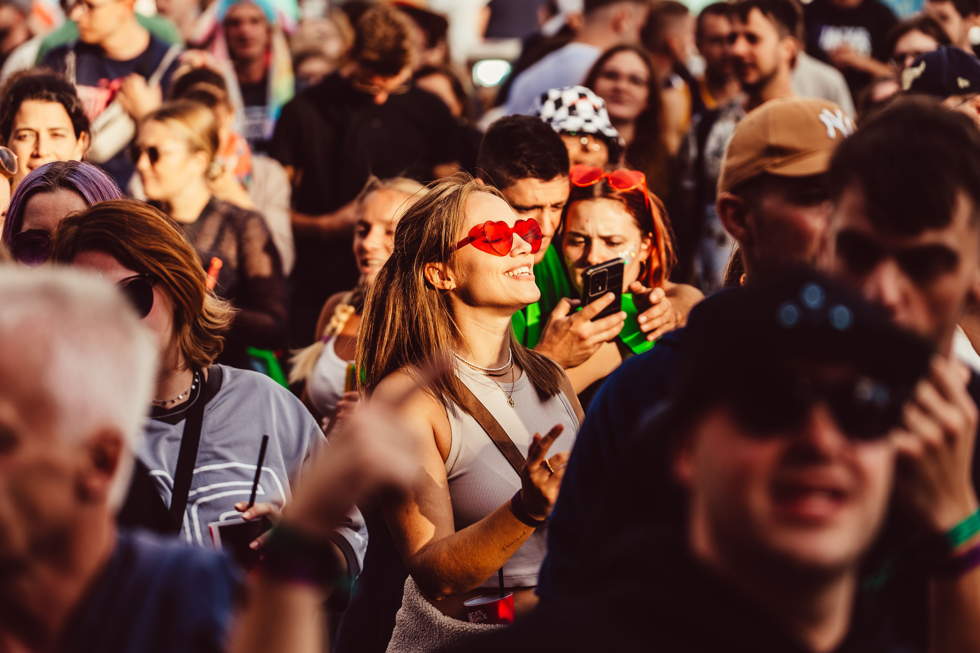 Das „Glücksgefühle“-Festival verspricht nach eigenen Angaben Musik, Energie und unvergessliche Sommermomente.