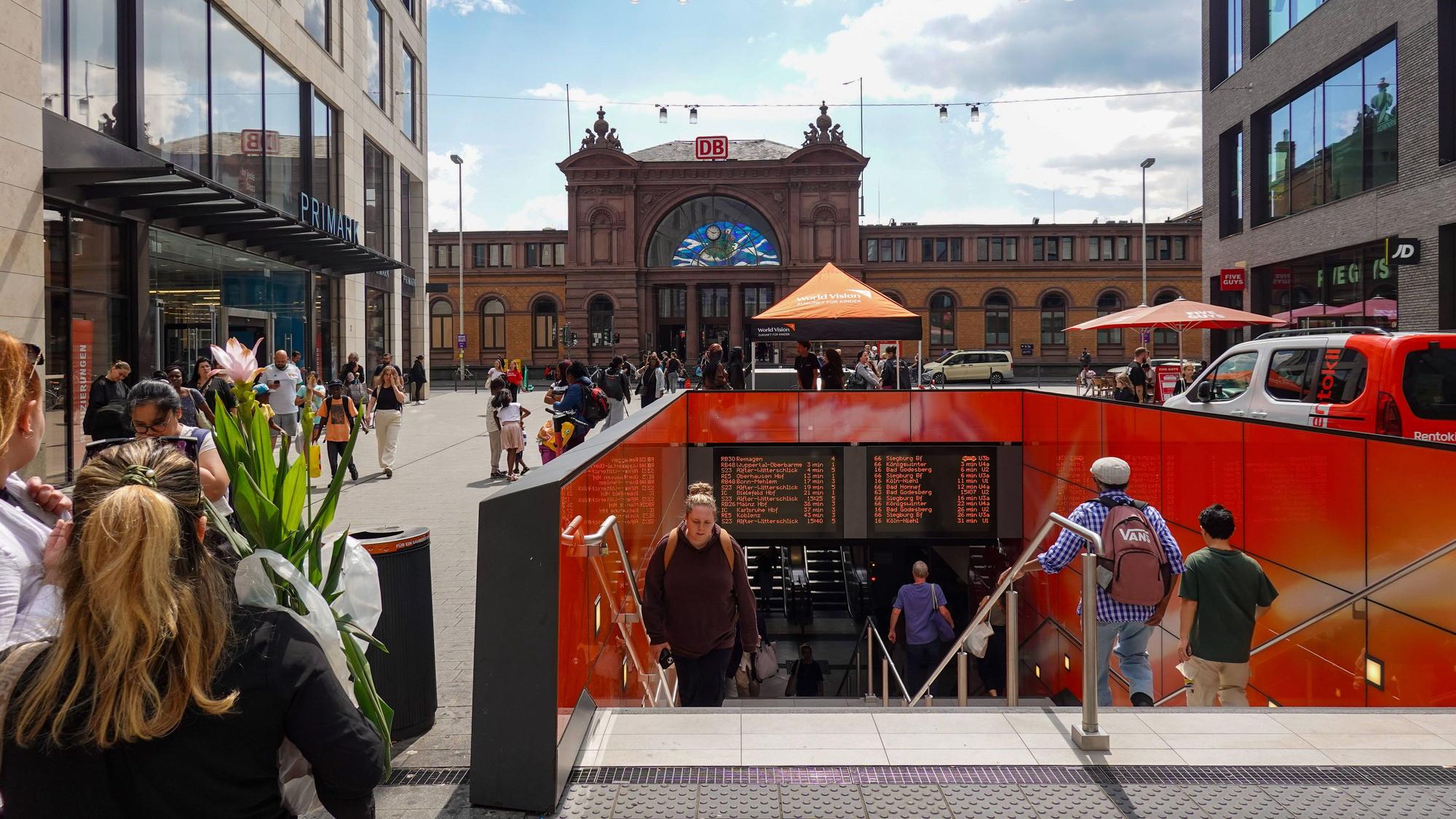 Auch der Bereich um den Hauptbahnhof in Bonn (Archivfoto) wird von Drogen überschwemmt.