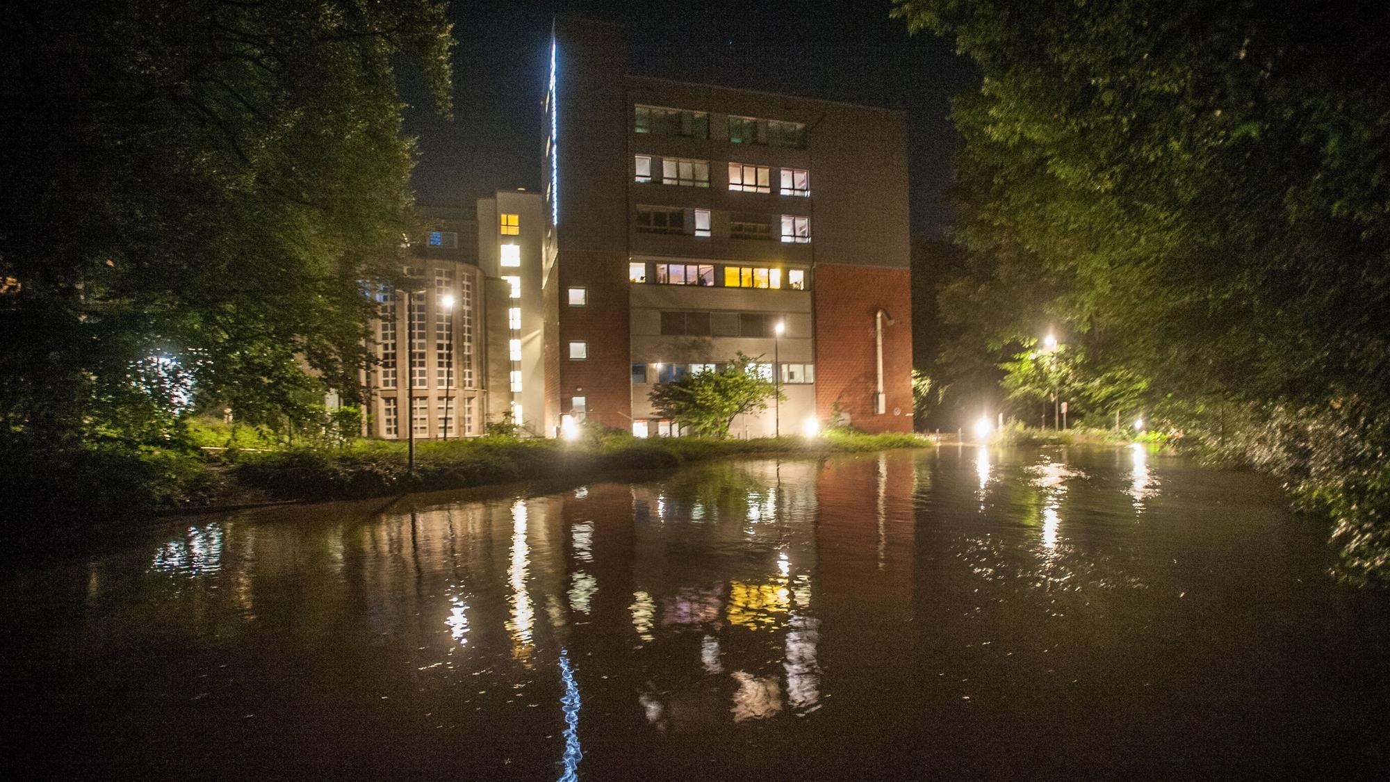 Klinikum Leverkusen muss evakuiert werden. Notstrom ist ausgefallen. Foto: Ralf Krieger