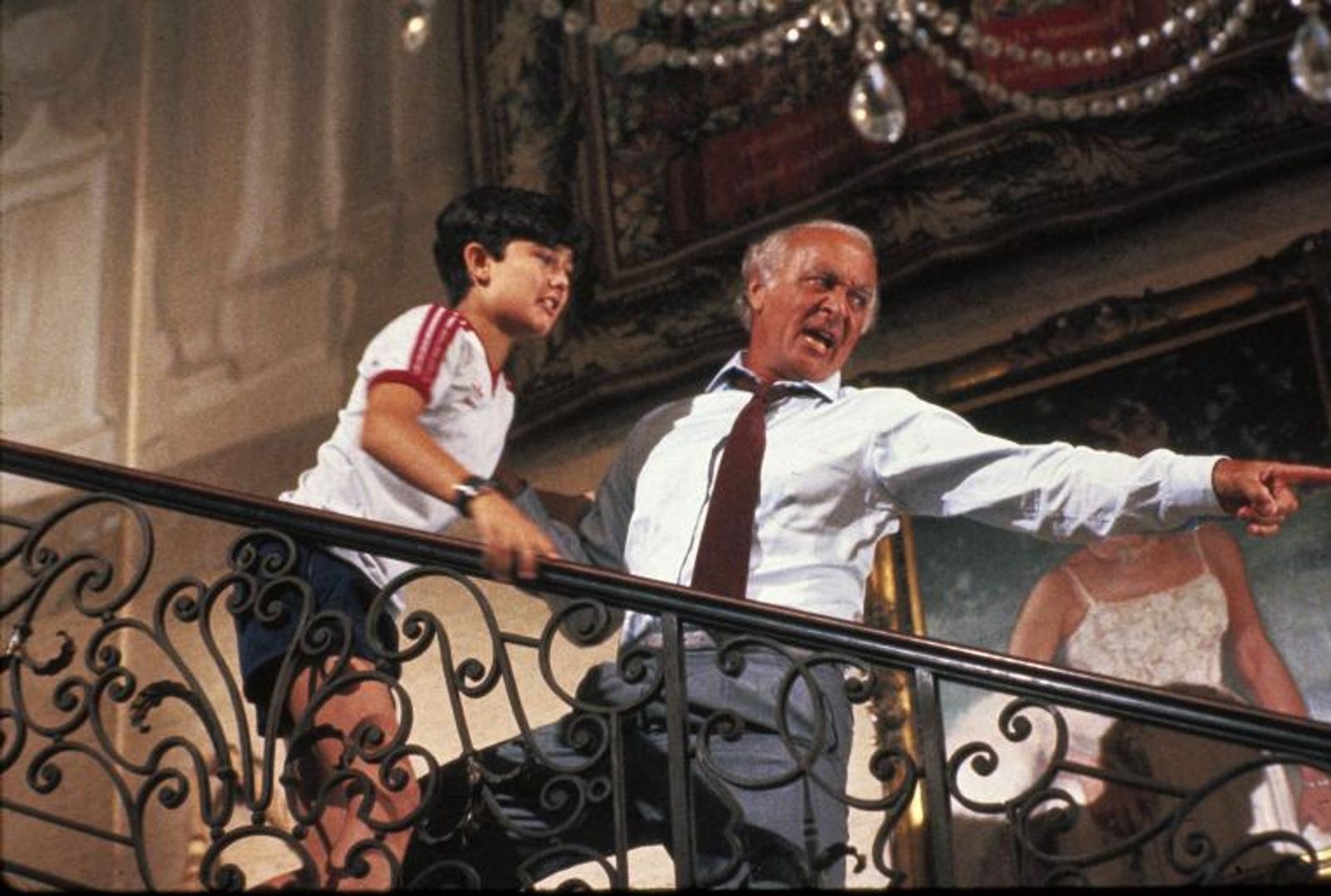 Der verwöhnte Musterschüler Michael (David Mendenhall, links, mit Robert Loggia) wird an einer elitären Kadettenschule großgezogen.  (Bild: 1987 Metro-Goldwyn-Mayer Studios Inc. and Warner Bros. Inc. All Rights Reserved.)