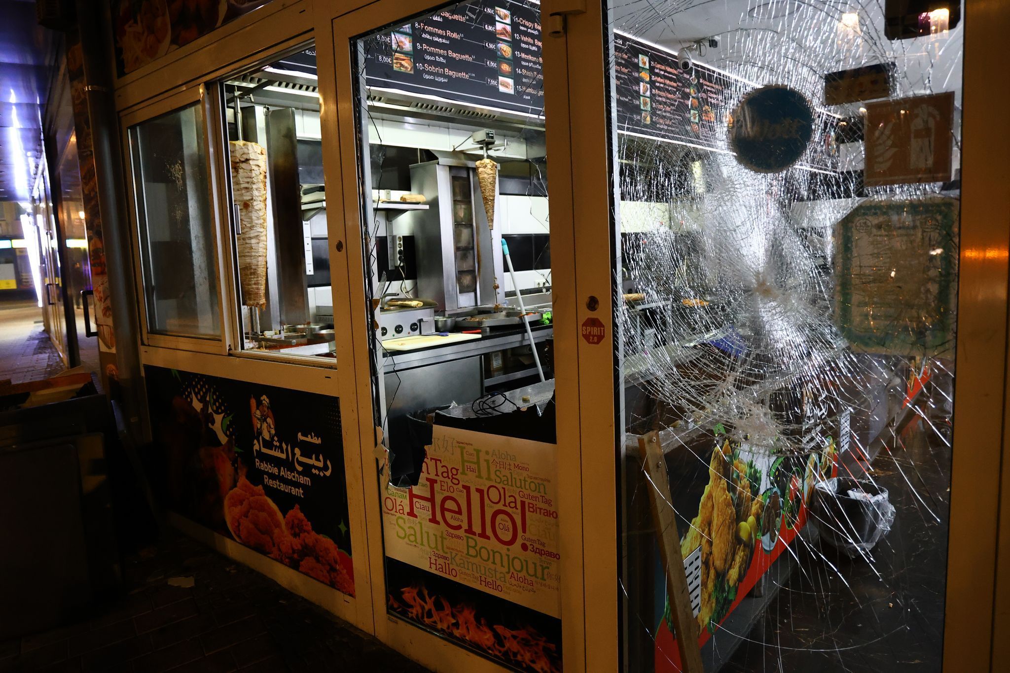 Ein syrisches Restaurant wurde von Teilnehmern der pro-kurdischen Demonstration demoliert. (Archivbild)