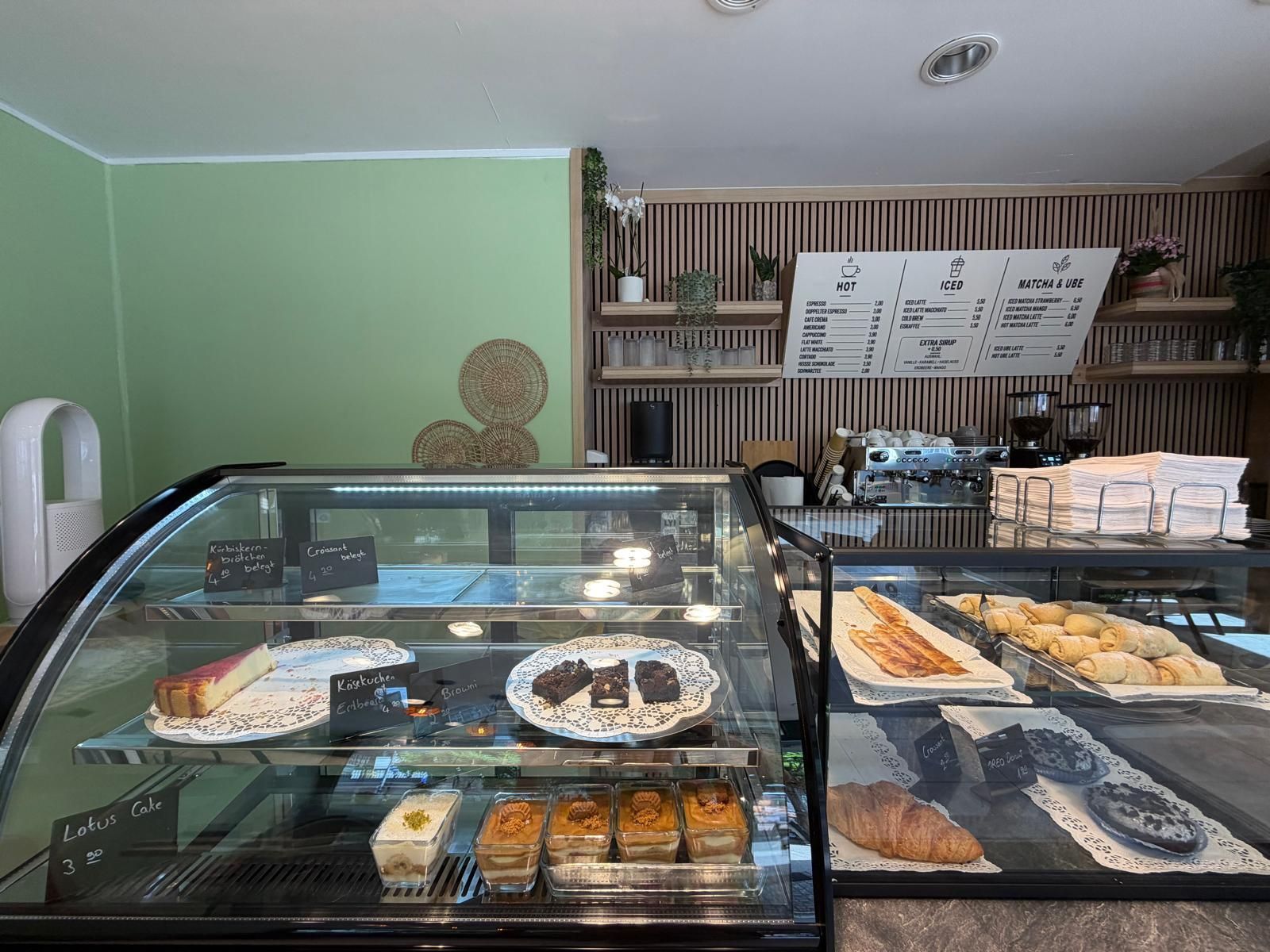 Das Angebot an Kuchen, Bagels und Croissants wechselt täglich.