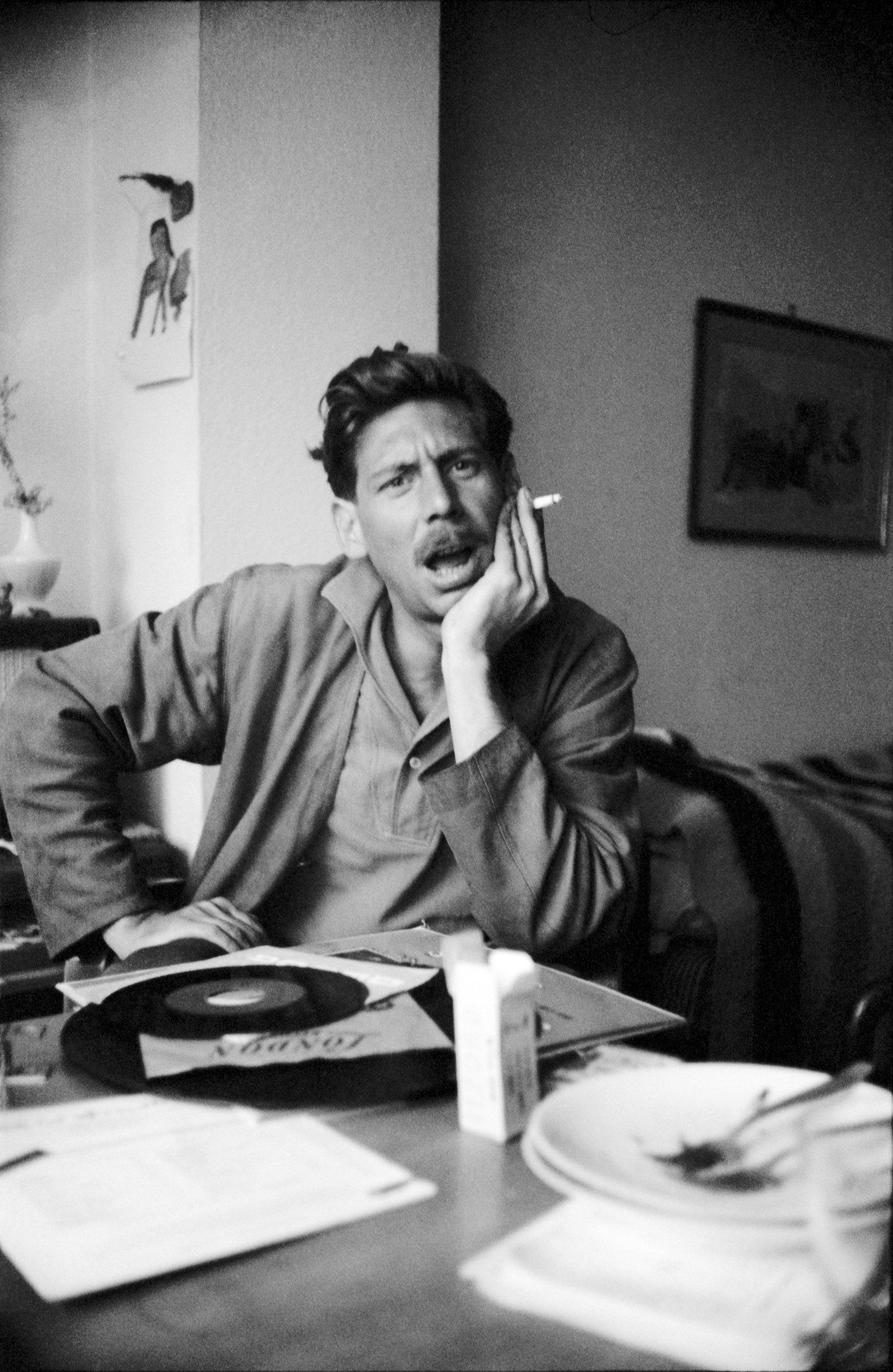 Ein Mann mit vielen Gesichtern: Chargesheimer in Aufnahmen von Charles E. Fraser, die um 1951 in der Wohnung von L. Fritz Gruber entstanden sind.