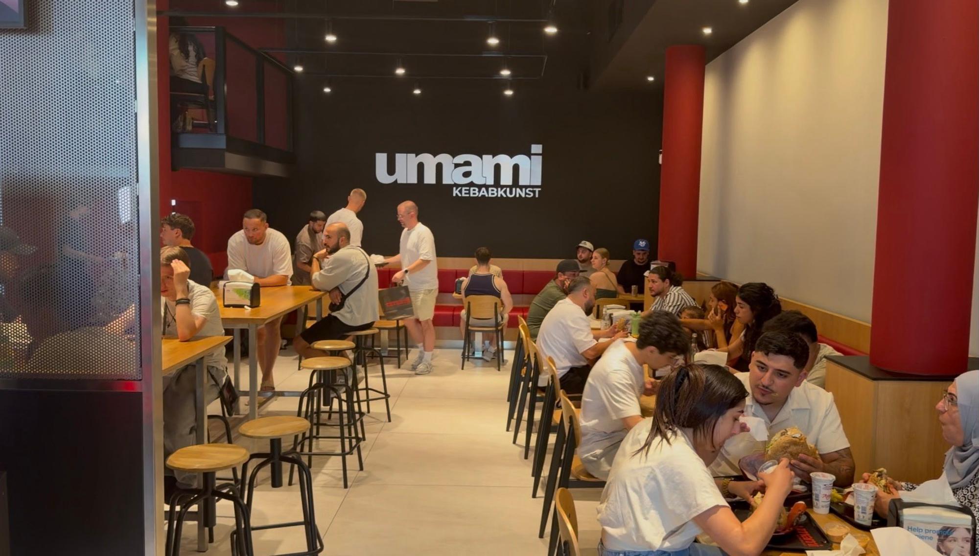 Blick in den Restaurantbereich des Umami Kebabkunst am Zülpicher Platz in Köln.