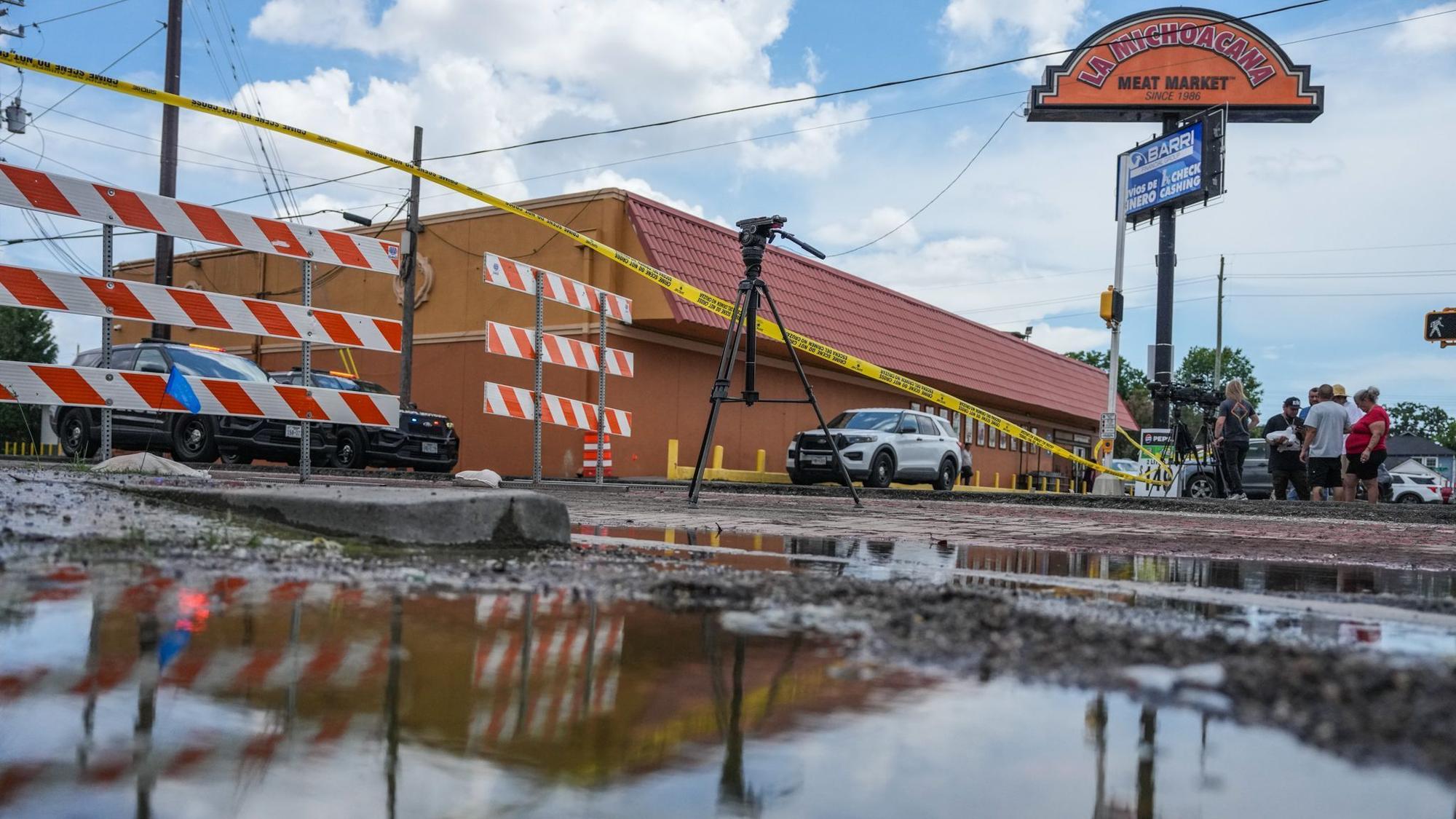 Polizeieinsatz auf der Canal Street in Houston, nachdem Schüsse gefallen waren. Am 7. Juli wurde hier ein Mann von ICE-Mitarbeitern erschossen.