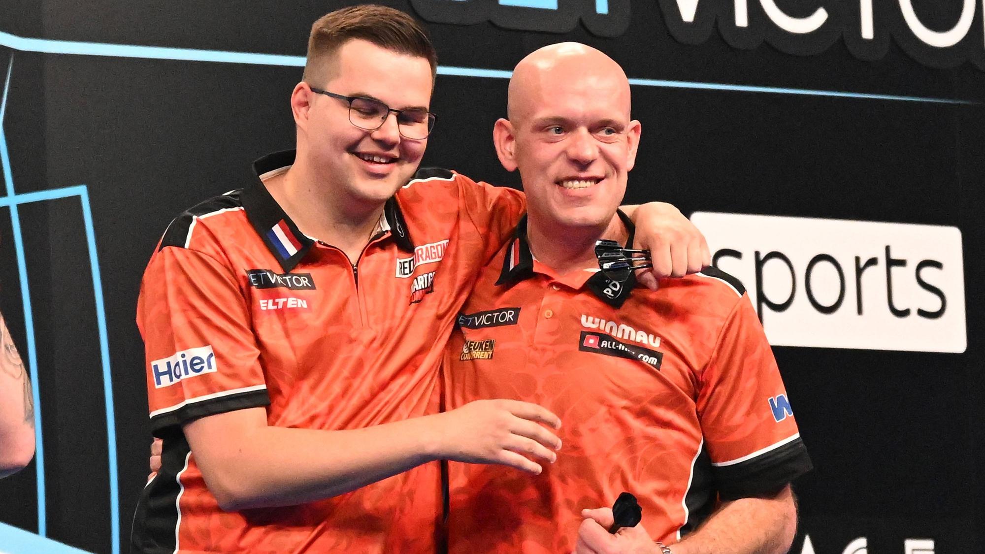 Gian van Veen und Michael van Gerwen werden in der Ostermann-Arena auch dabei sein.