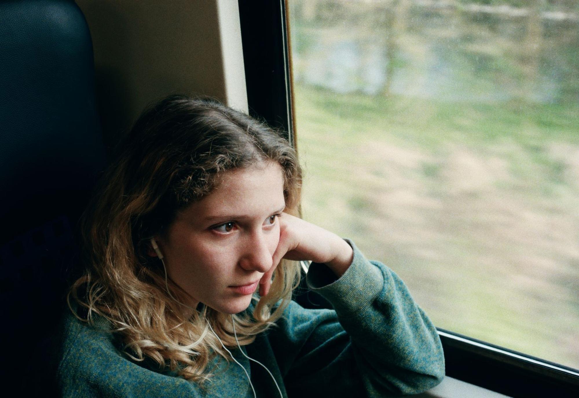 Frida Hornemann spielt die junge Lea in Eva Trobischs Familiendrama „Etwas ganz Besonderes“. Für die 19-Jährige ist es die erste Hauptrolle. (Bild: Adrian Campean / Trimafilm)