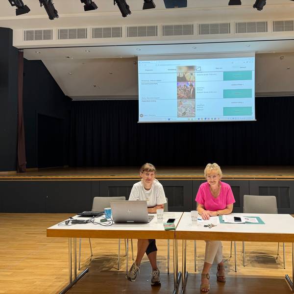 Das Kulturforum Burscheid um Kulturmanagerin Joanna Kischka und Renate Bergfelder Weiss vom Trägerverein Kulturforum Burscheid plant in der zweiten Jahreshälfte unter anderem ein Countrykonzert und eine Klamottentauschparty.