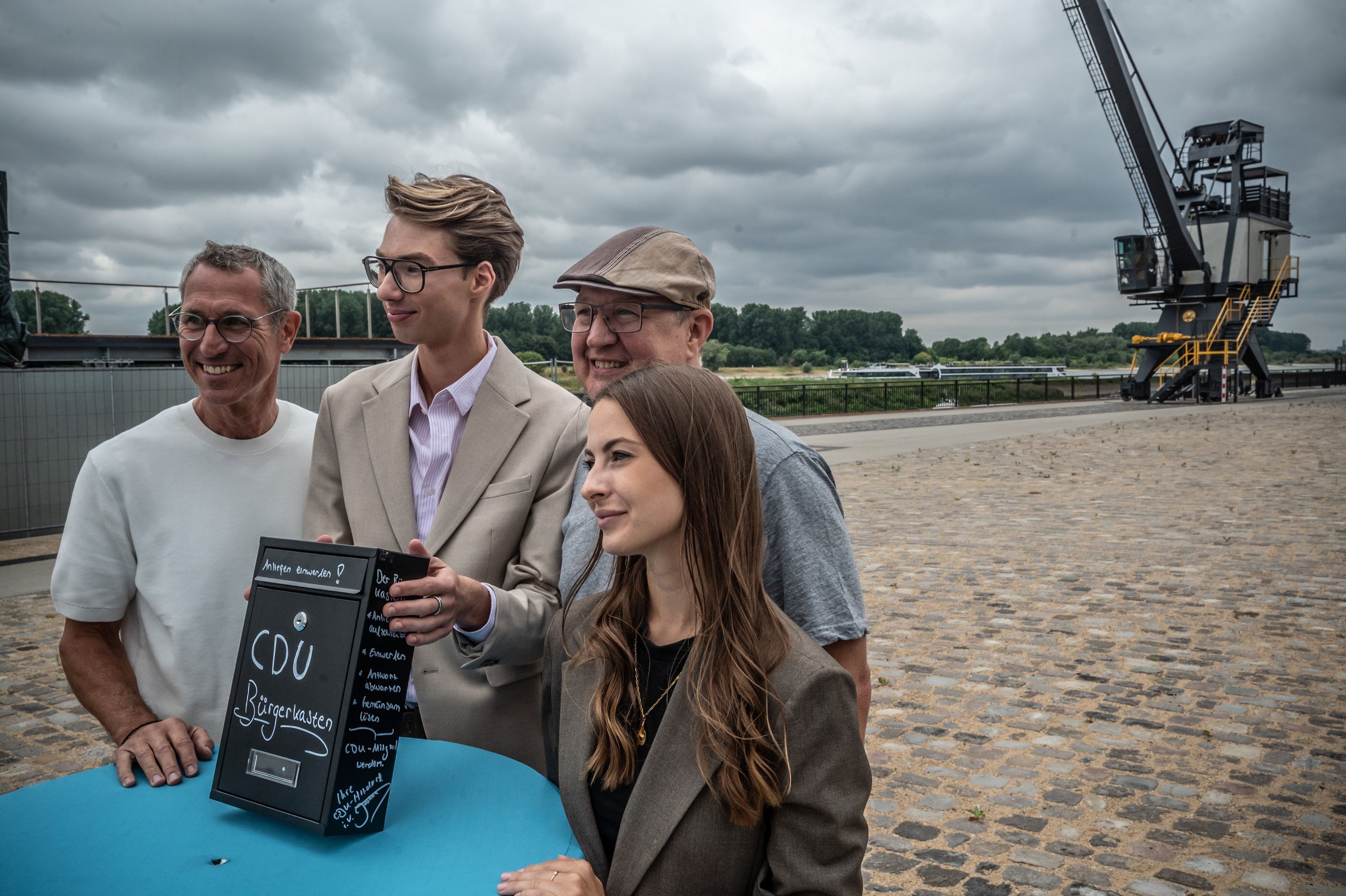 CDU-Hitdorf mit Bürgerkasten, von links: Frank Melzer, Joshua Kraski-Pauls, Christopher Bender und Aylina Hallmann.