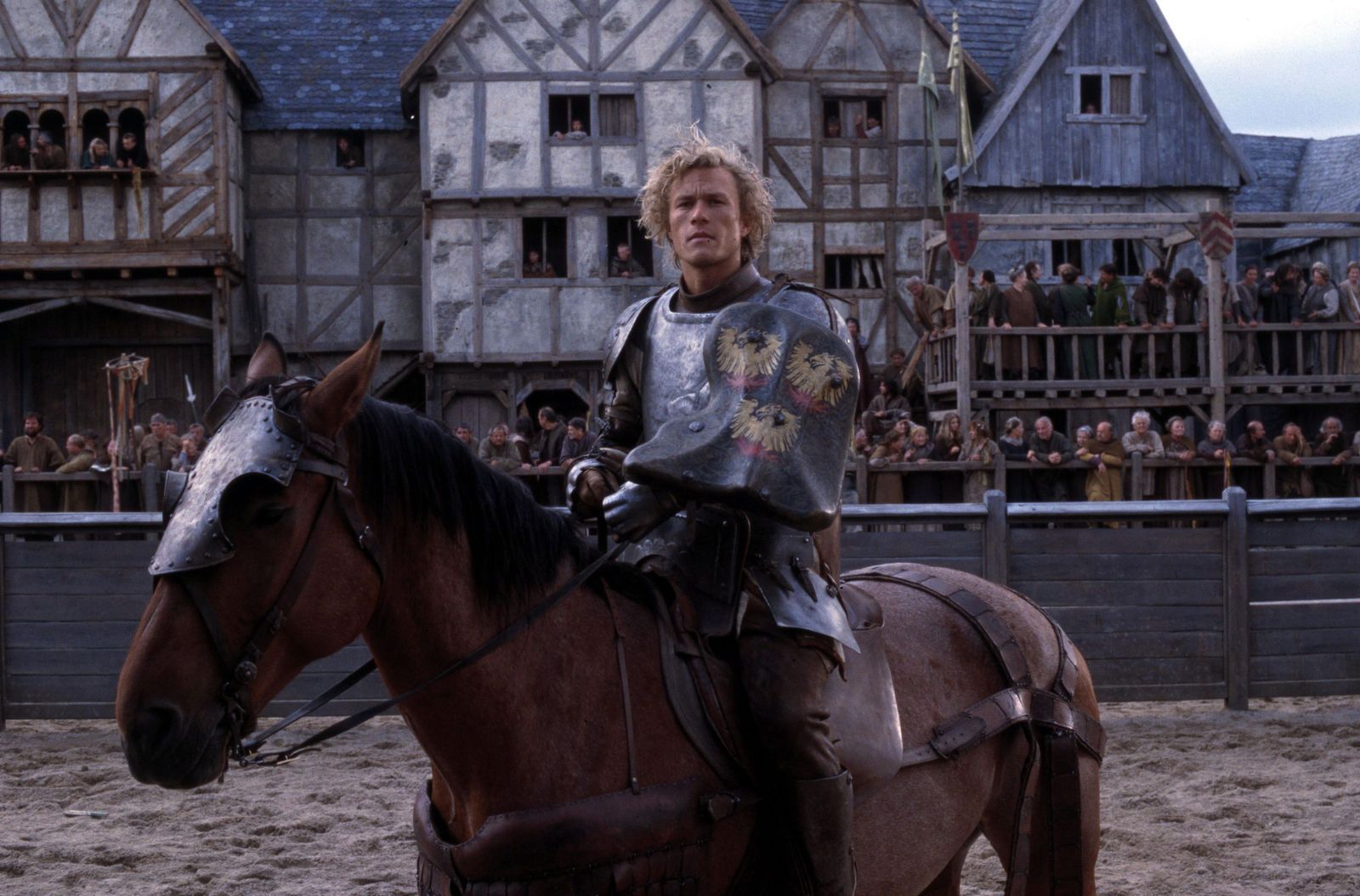 William (Heath Ledger) träumt davon, ein Ritter zu sein.  (Bild: 2003 Sony Pictures Television International. All Rights Reserved)