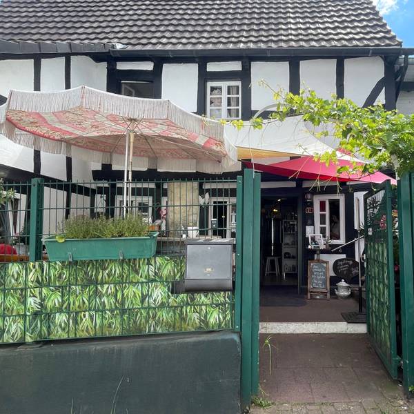 Eingang zu Daisys Tearoom und Garden in Köln-Zündorf