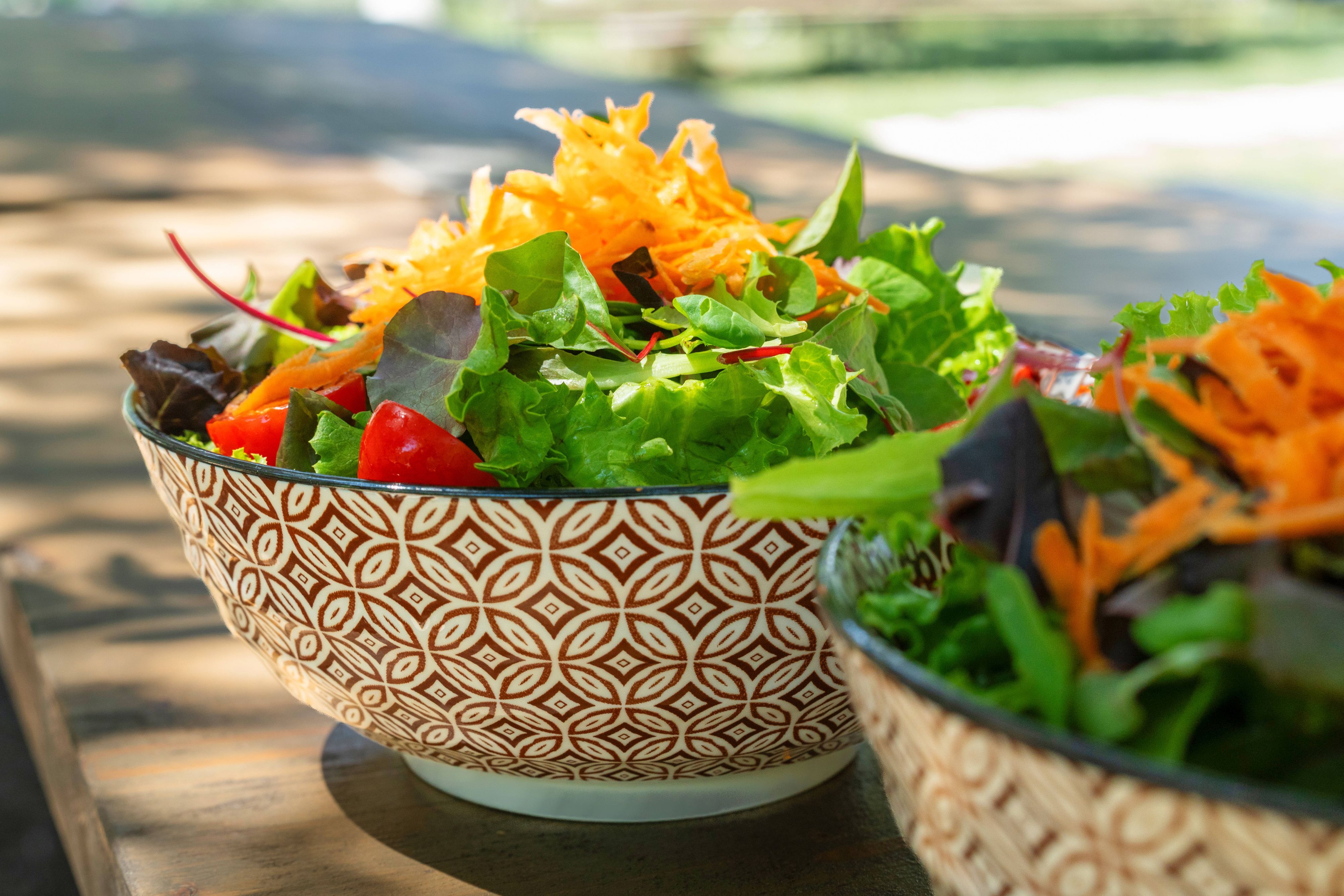 Ein bunter Salat ist auch immer erfrischend.