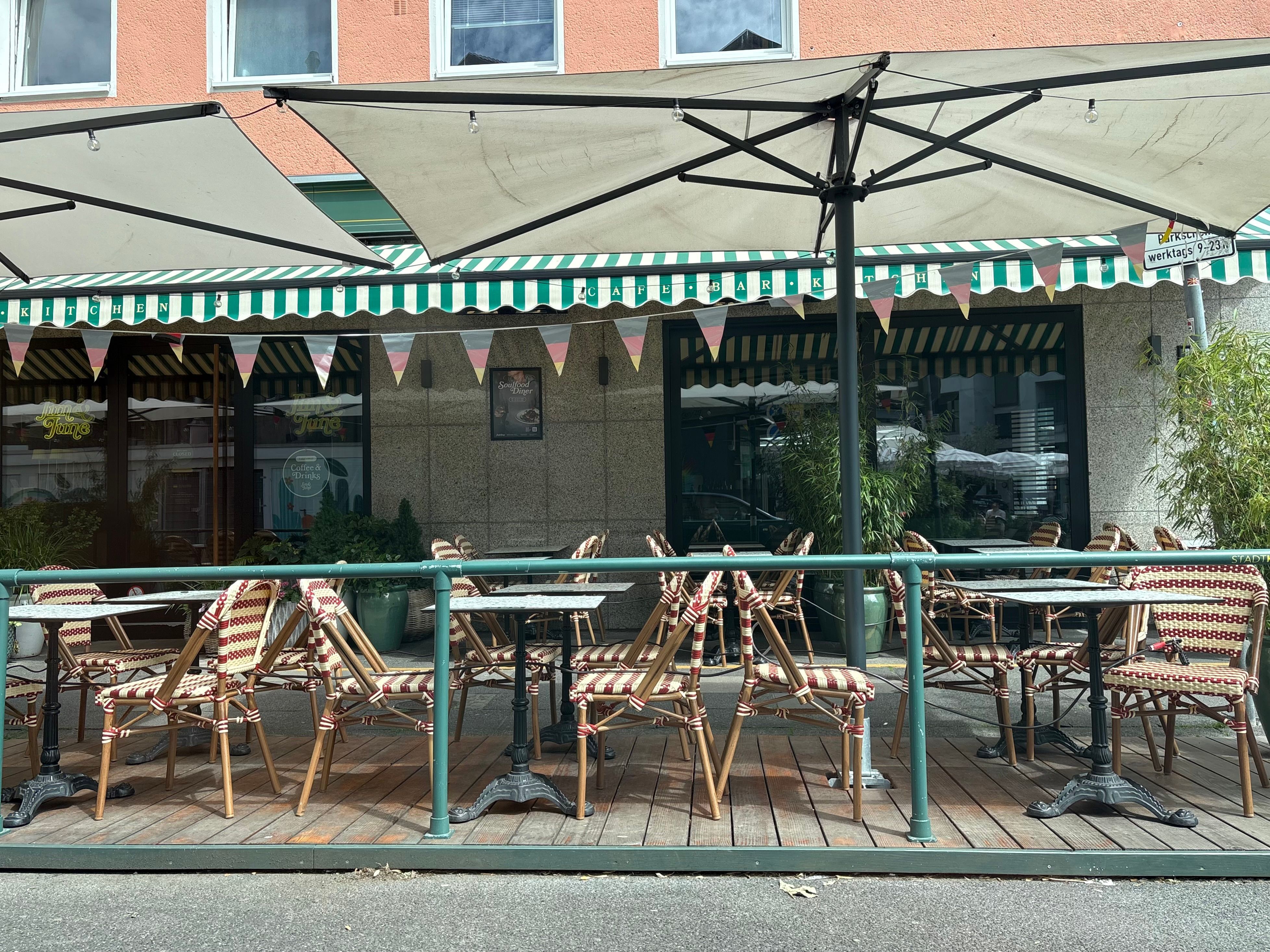 Terrasse vom Jim und June im Kwartier Latäng.