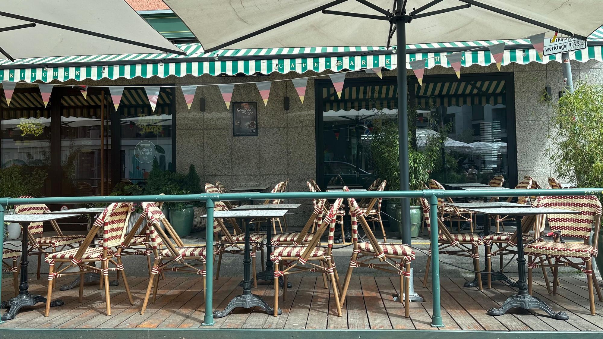 Terrasse vom Jim und June im Kwartier Latäng.