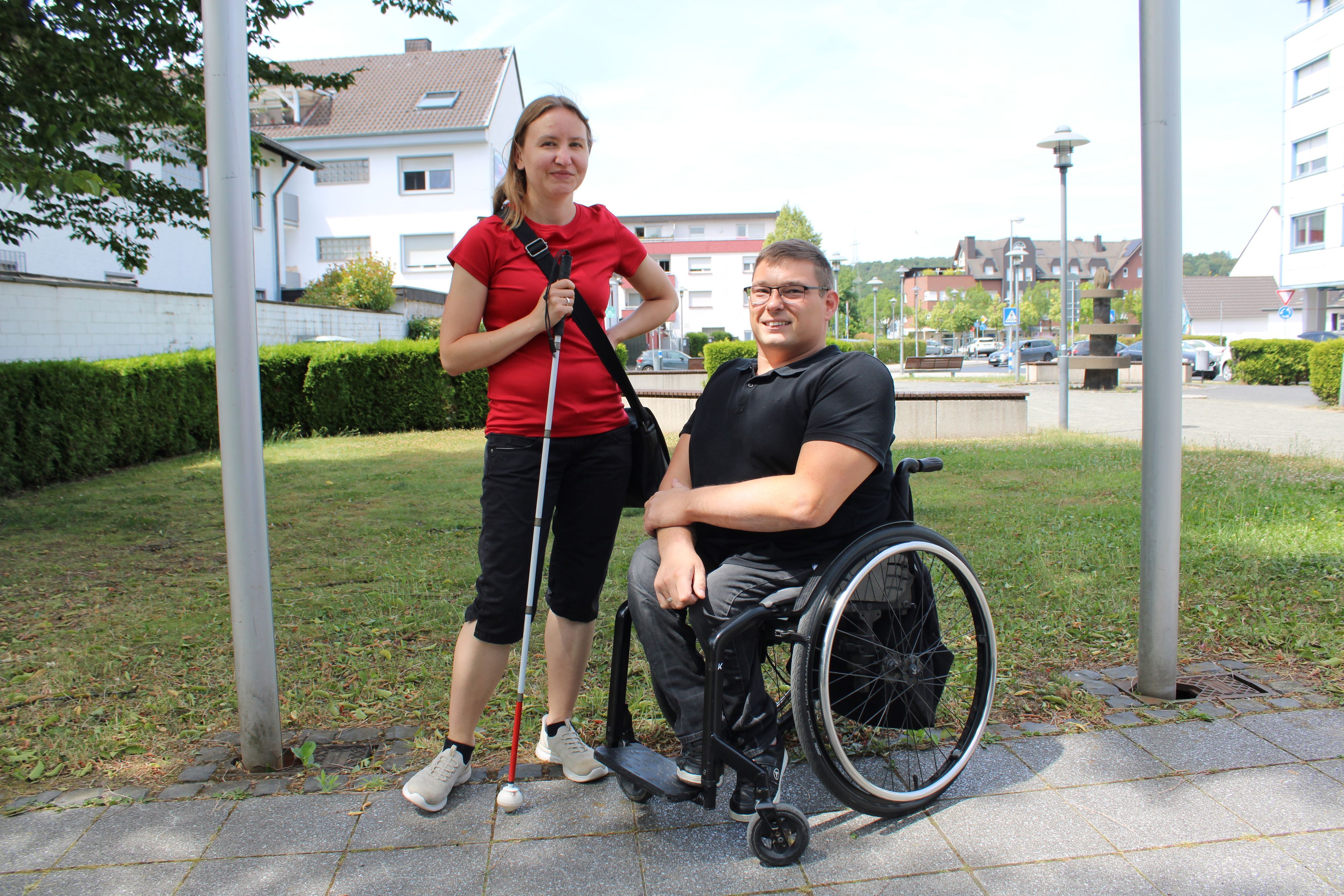 Ella Petry Stramov ist Inklusionsbeauftragte bei der Stadt Lohmar, Tobias Grote Behindertenbeauftragter.