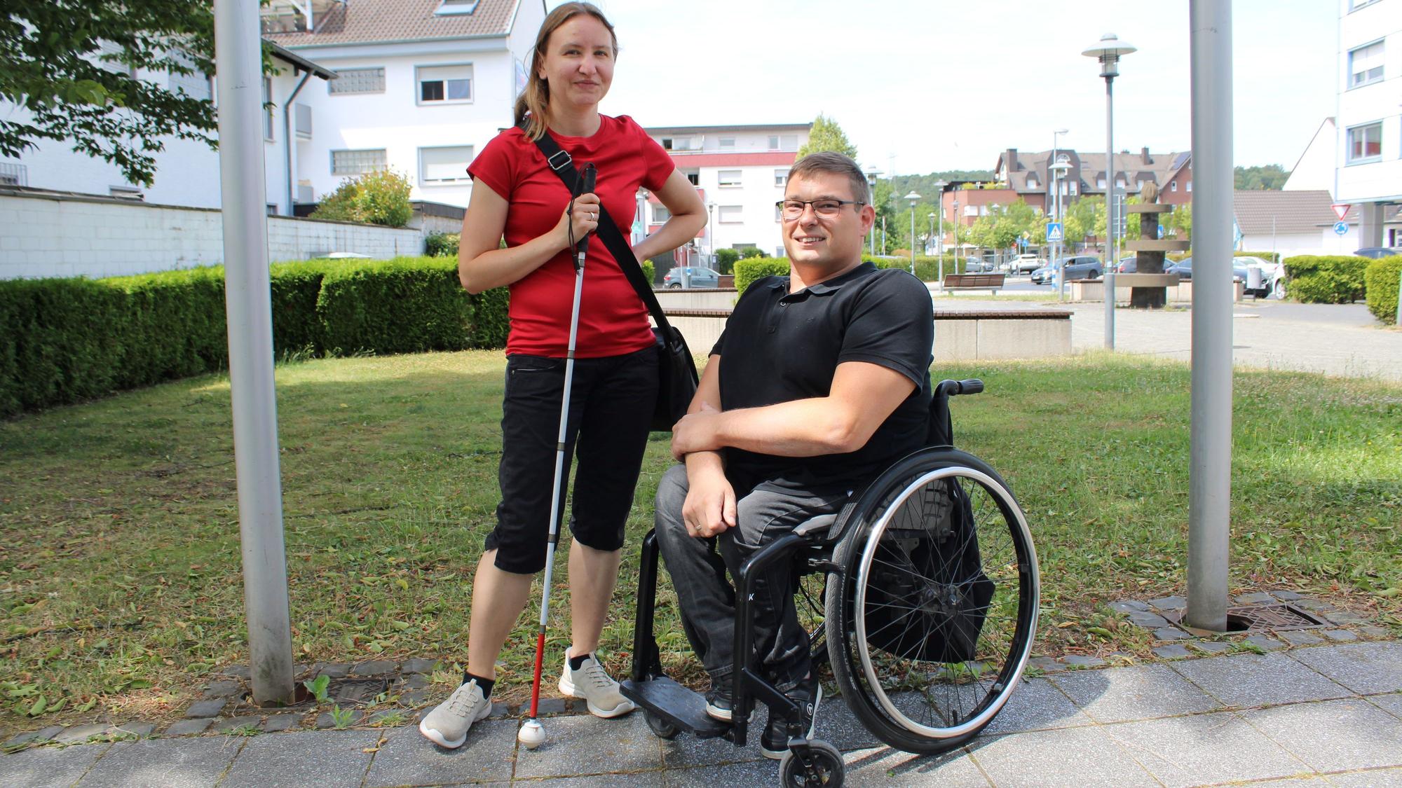 Ella Petry Stramov ist Inklusionsbeauftragte bei der Stadt Lohmar, Tobias Grote Behindertenbeauftragter.
