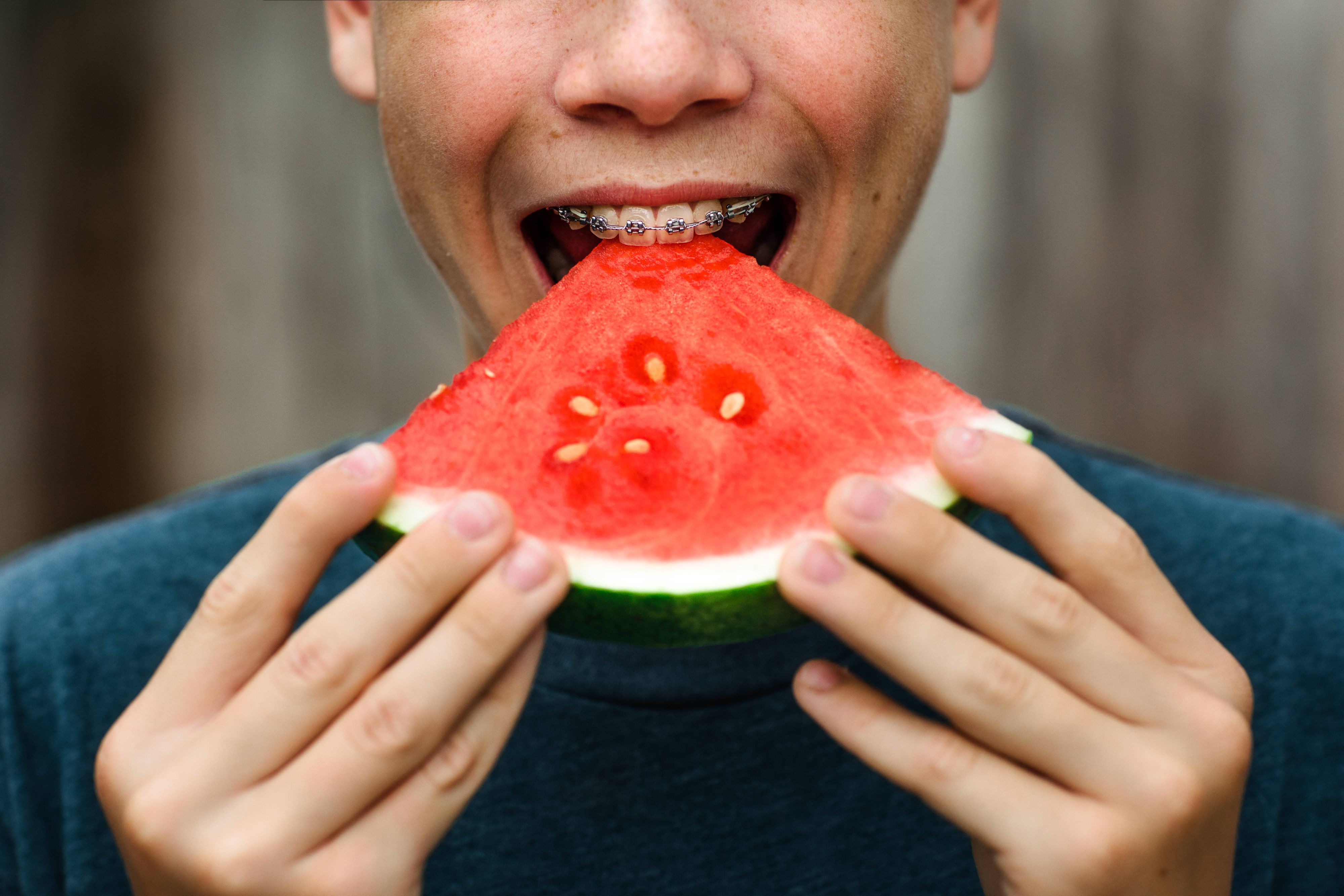 Eine Wassermelone ist eine willkommene Erfrischung im Sommer.