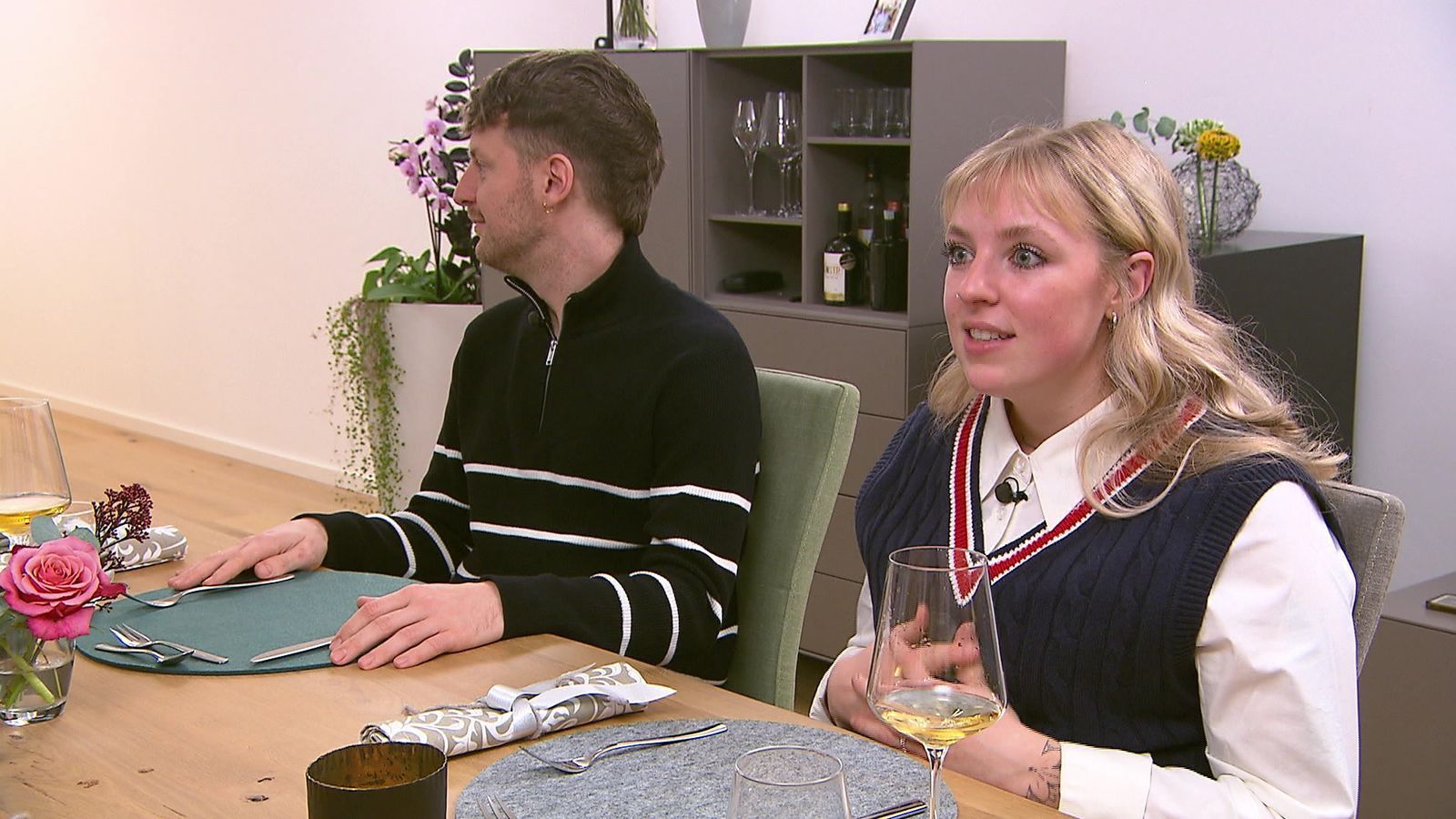 Niclas und Franzi freuen sich schon auf das schwäbische Menü. (Bild: RTL)