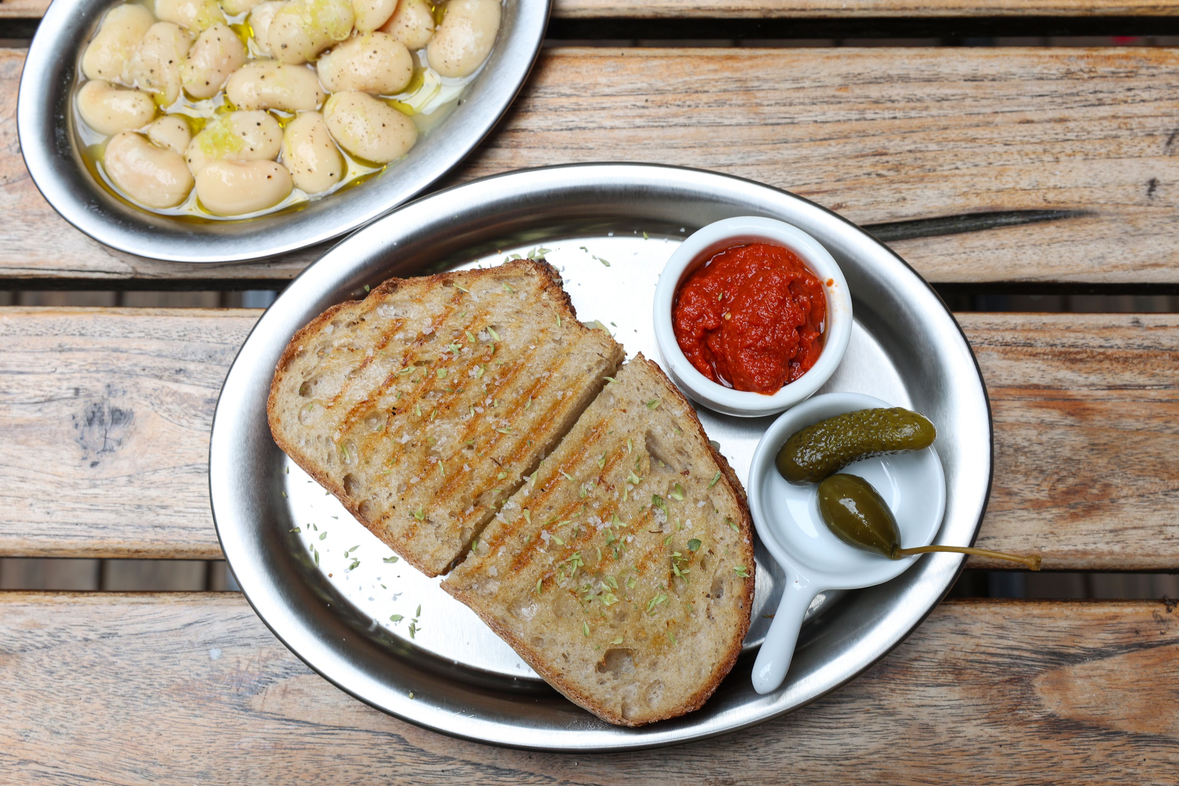 Gegrilltes Käsesandwich mit portugiesischem Oregano und Piripiri