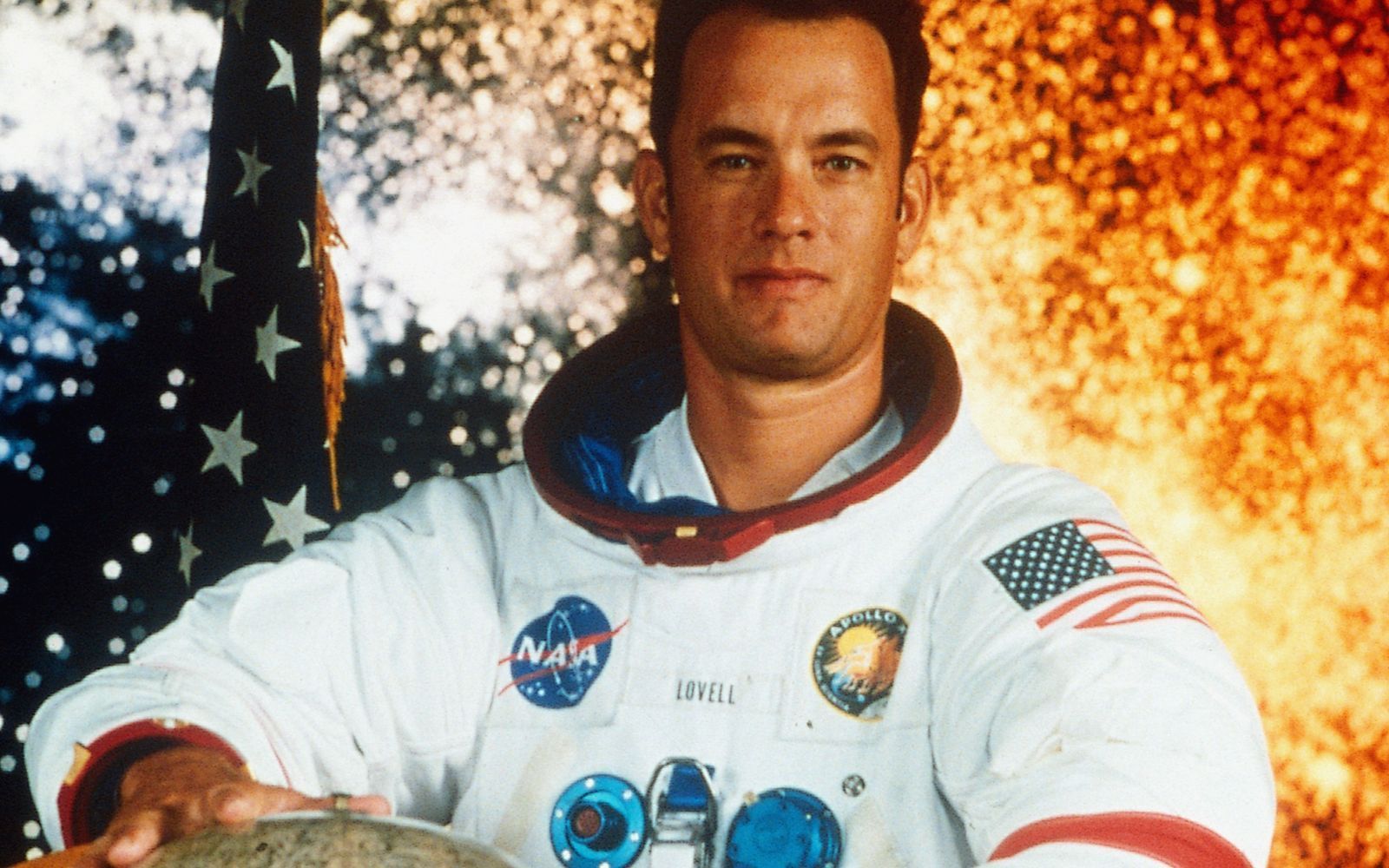 Wenig später ging es hoch hinaus für Tom Hanks: In „Apollo 13“ (1995) muss er als Astronaut seine Crew nach einem Unfall sicher zurück auf die Erde bringen. Das hochspannende Drama basiert auf wahren Ereignissen: 1970 explodierte der Tank einer Rakete der Apollo-13-Mission auf dem Weg zum Mond. Zum Glück ging die Sache glimpflich aus. (Bild: Universal)