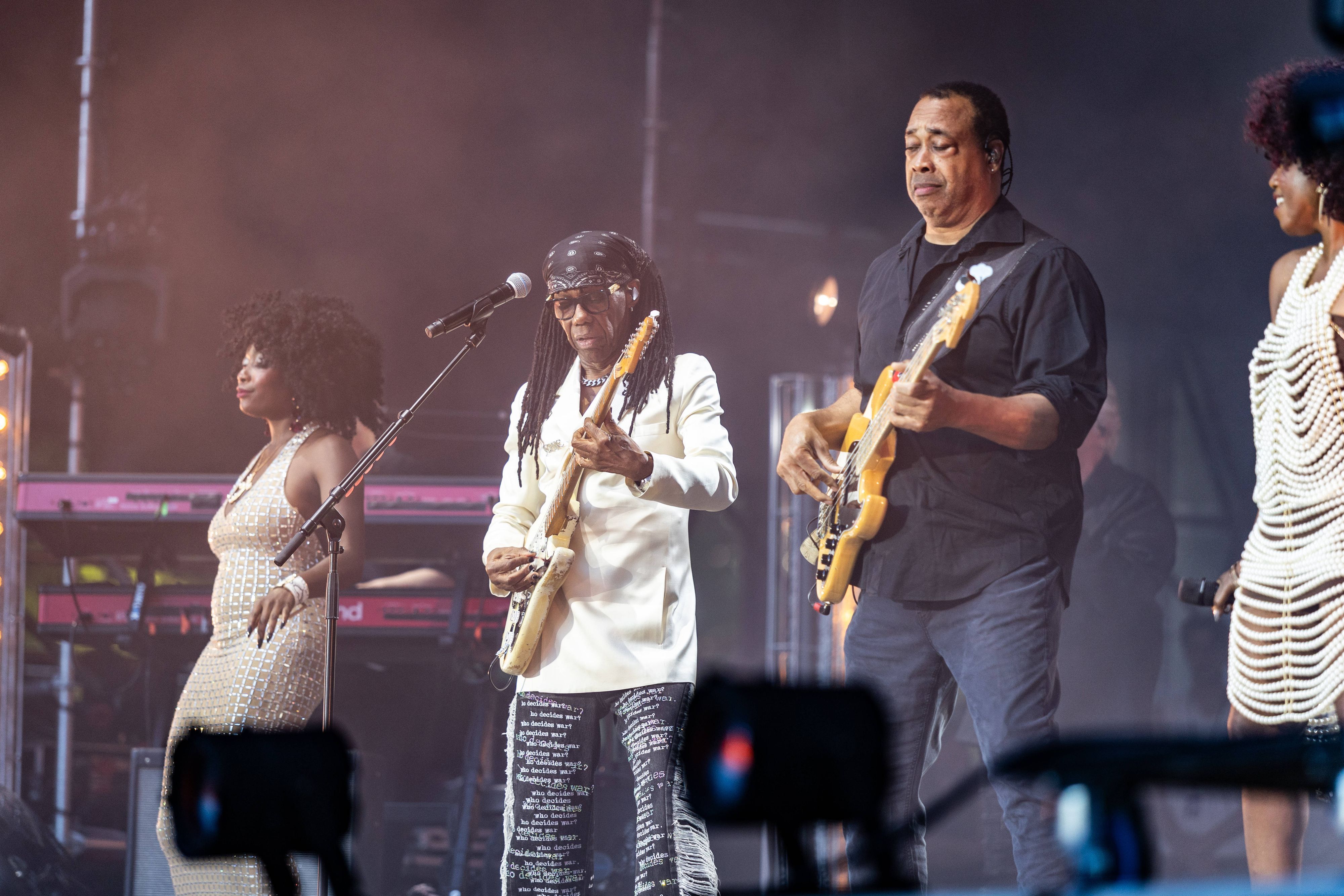 Nile Rodgers & Chic auf dem KunstRasen in Bonn.