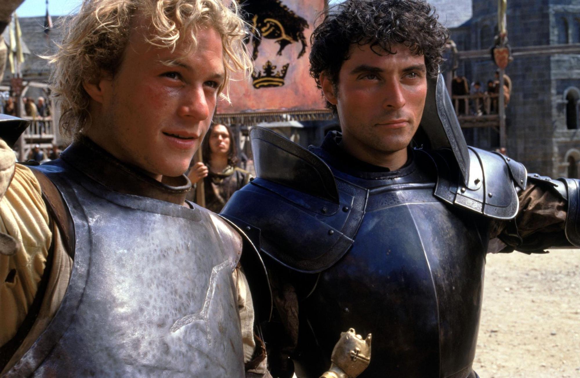 Count Adhemar von Anjou (Rufus Sewell, rechts) und William (Heath Ledger) sind nicht nur beim Turnier erbitterte Gegner. (Bild: 2003 Sony Pictures Television International. All Rights Reserved)