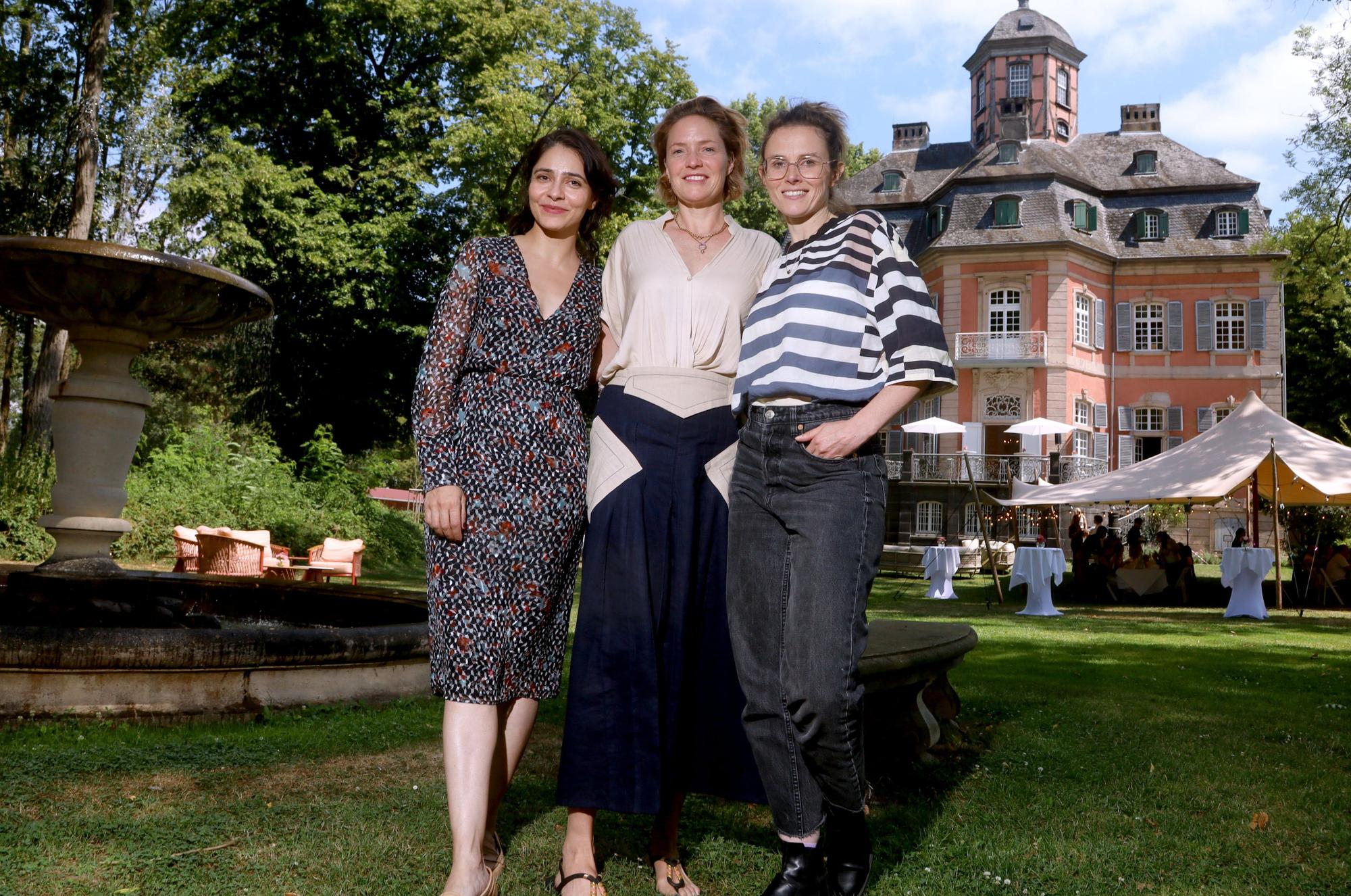 Die Schauspielerinnen Pegah Ferdoni, Patricia Croy-Aulitzky und Karin Hanczewski (v.l.).