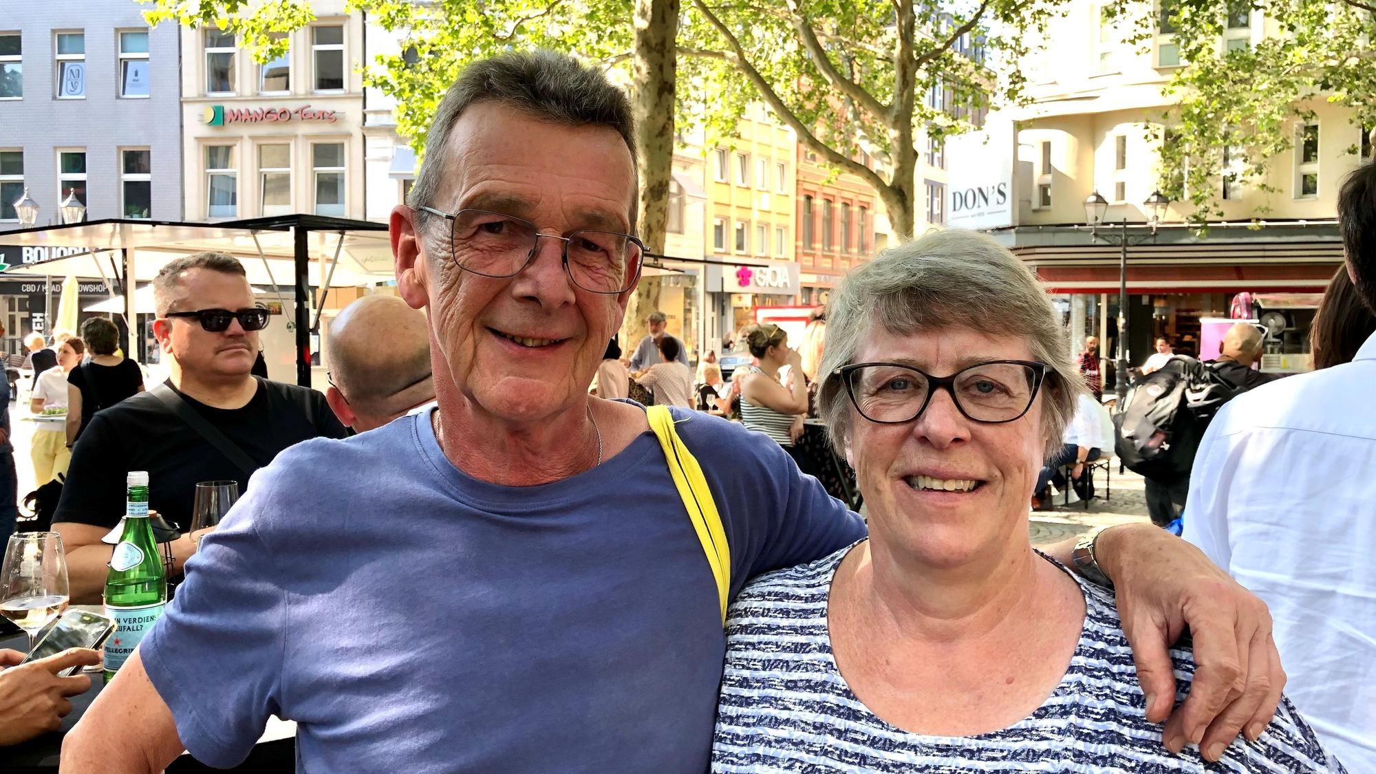 Elke (66) und Hans-Joachim (69) Moor aus Porz kommen gerne auf den Abendmarkt am Rudolfplatz.