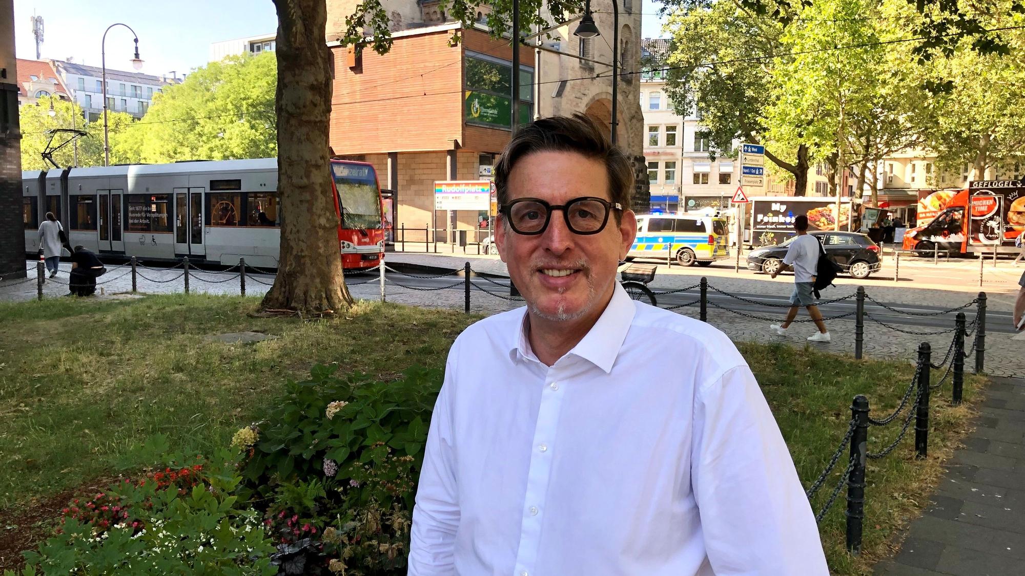 André Schulze Isfort hat sich dafür eingesetzt, eine Grünfläche am Rudolfplatz nach der Sängerin Marie-Luise Nikuta zu benennen.
