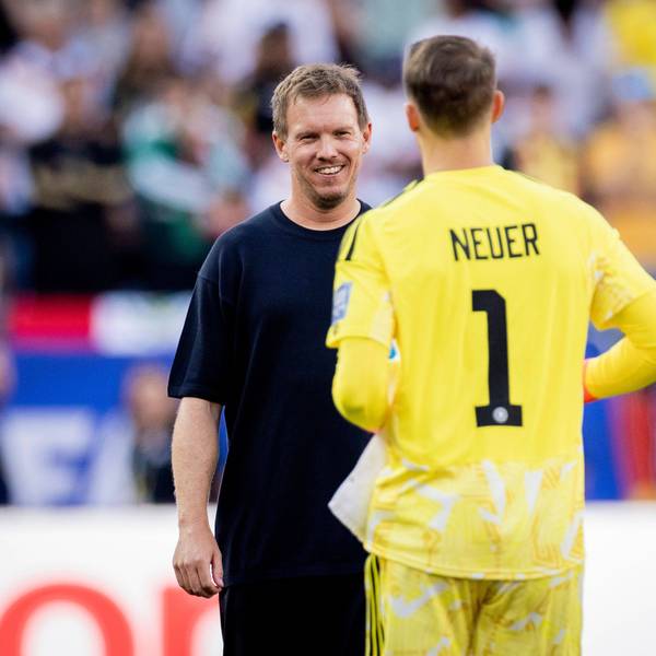 Julian Nagelsmann holte Manuel Neuer im Gespräch.