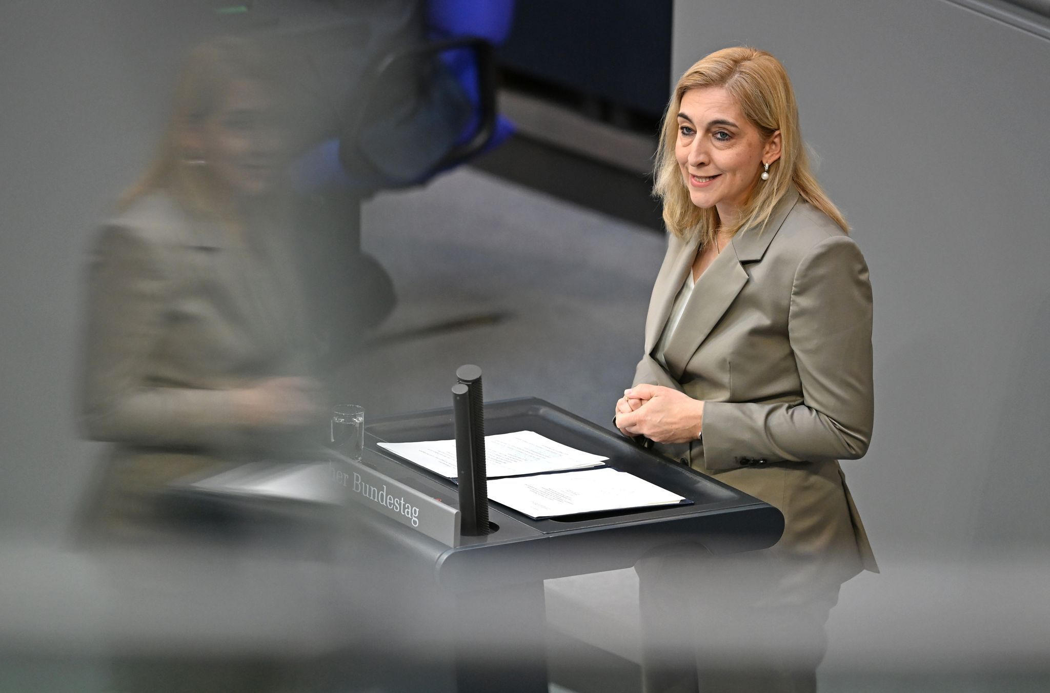 Ministerin Nina Warken (CDU) warb für das Spargesetz.