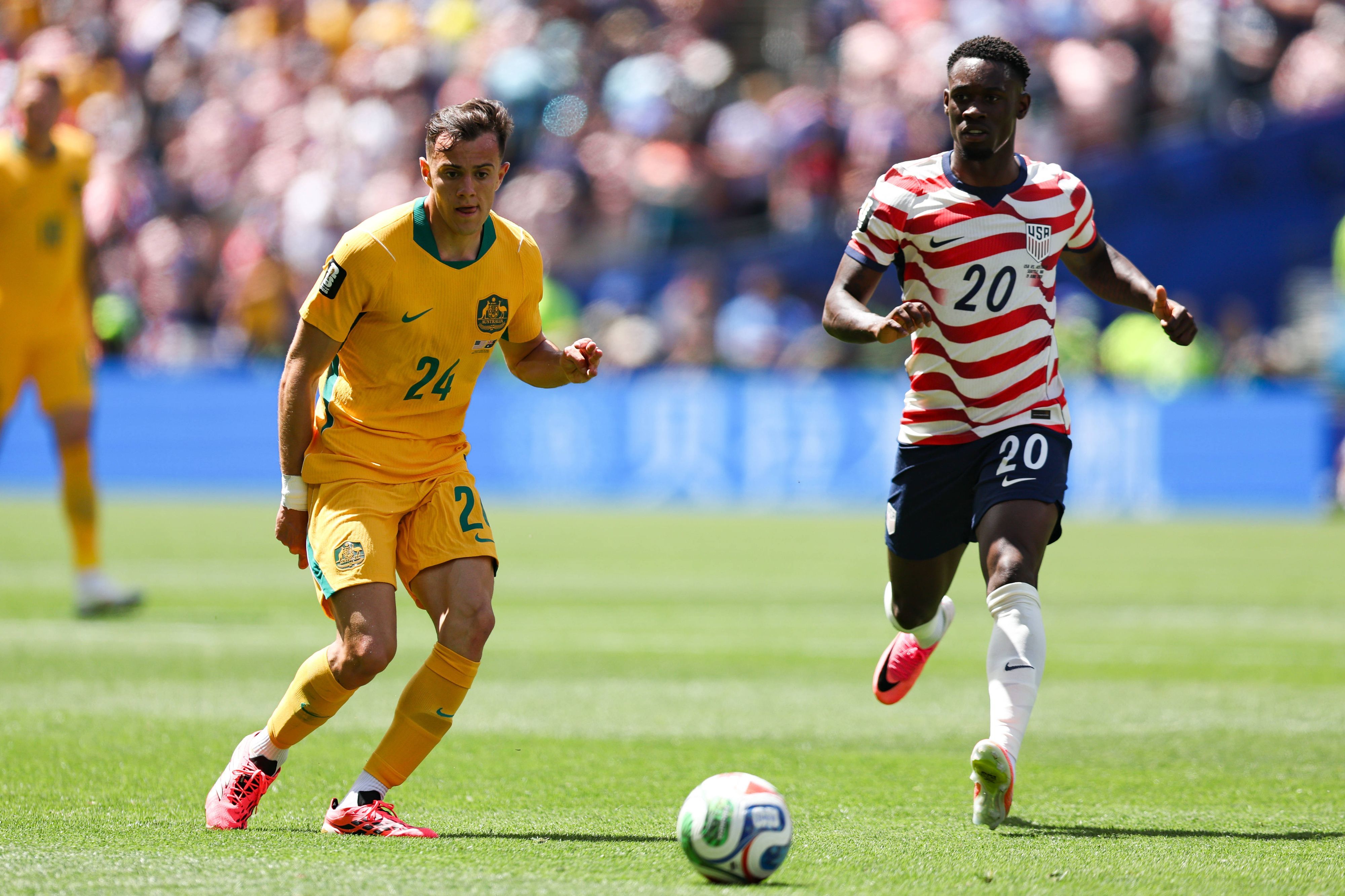 SEATTLE, WA - JUNE 19: Midfielder Paul Okon-Engstler 24 of Australia kicks the ball away from forward Folarin Balogun 20 of the United States during the FIFA World Cup, WM, Weltmeisterschaft, Fussball 2026 Group D match between the USA and Australia on June 19, 2026 at Seattle Stadium in Seattle, Washington. Photo by Henry Rodenburg/Icon Sportswire SOCCER: JUN 19 FIFA World Cup 26 Group D - USA vs Australia EDITORIAL USE ONLY Icon260619082