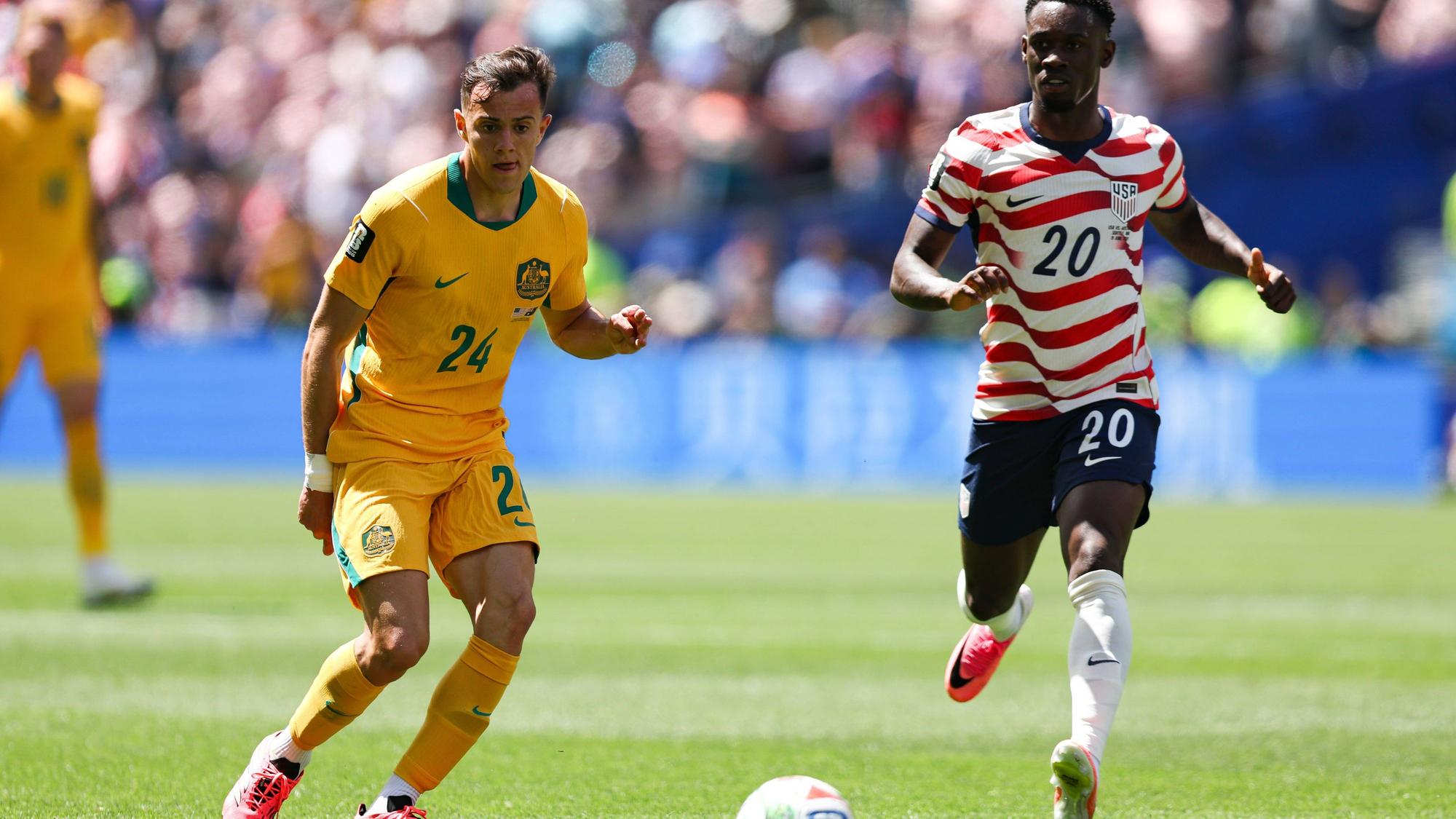 SEATTLE, WA - JUNE 19: Midfielder Paul Okon-Engstler 24 of Australia kicks the ball away from forward Folarin Balogun 20 of the United States during the FIFA World Cup, WM, Weltmeisterschaft, Fussball 2026 Group D match between the USA and Australia on June 19, 2026 at Seattle Stadium in Seattle, Washington. Photo by Henry Rodenburg/Icon Sportswire SOCCER: JUN 19 FIFA World Cup 26 Group D - USA vs Australia EDITORIAL USE ONLY Icon260619082