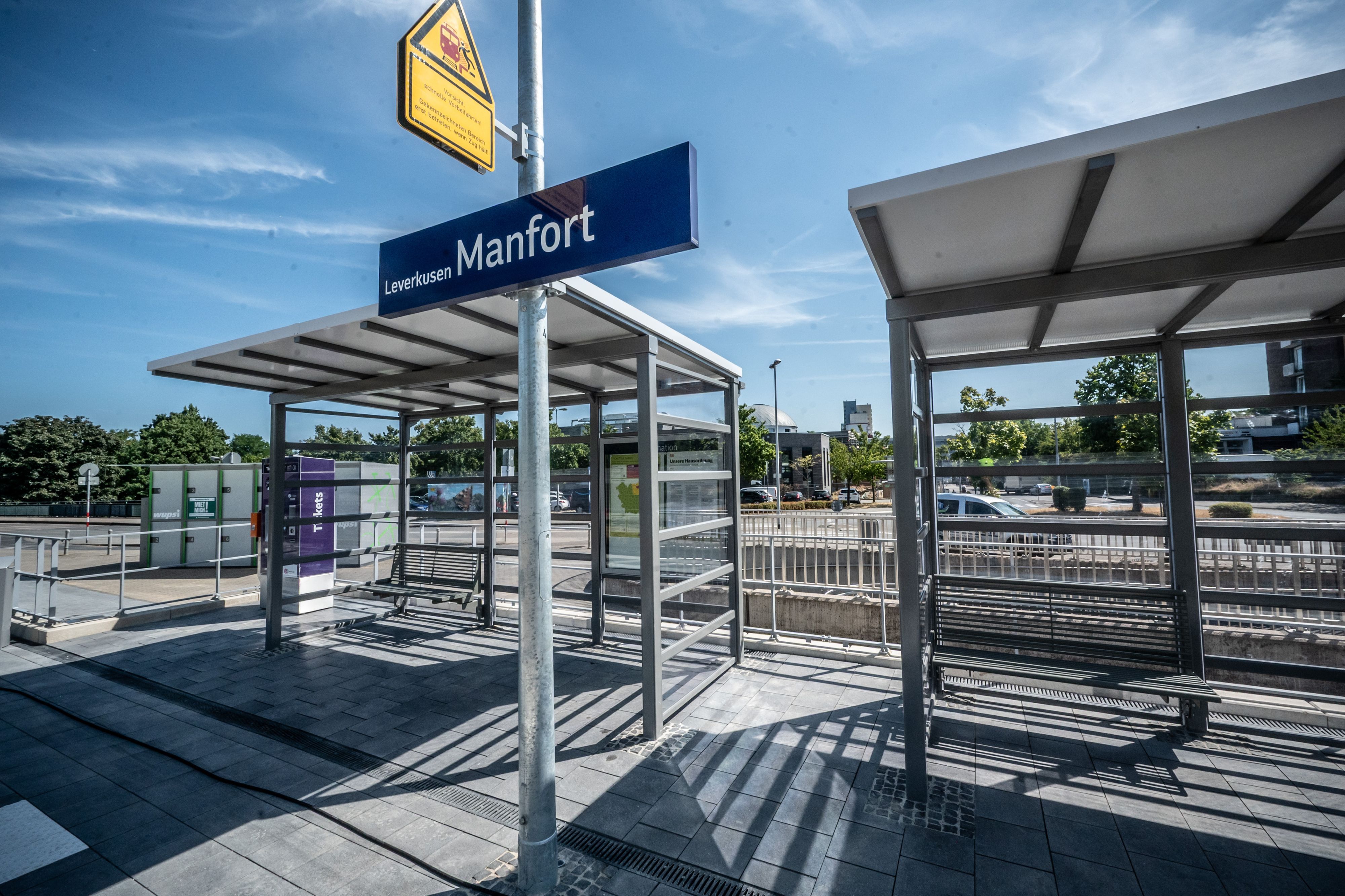 Bahnhof Manfort wird geputzt. Abschluss-PK Korridorsanierung Köln-Hagen auf dem Betriebsgelände in Leverkusen-Manfort. Bild: Ralf Krieger