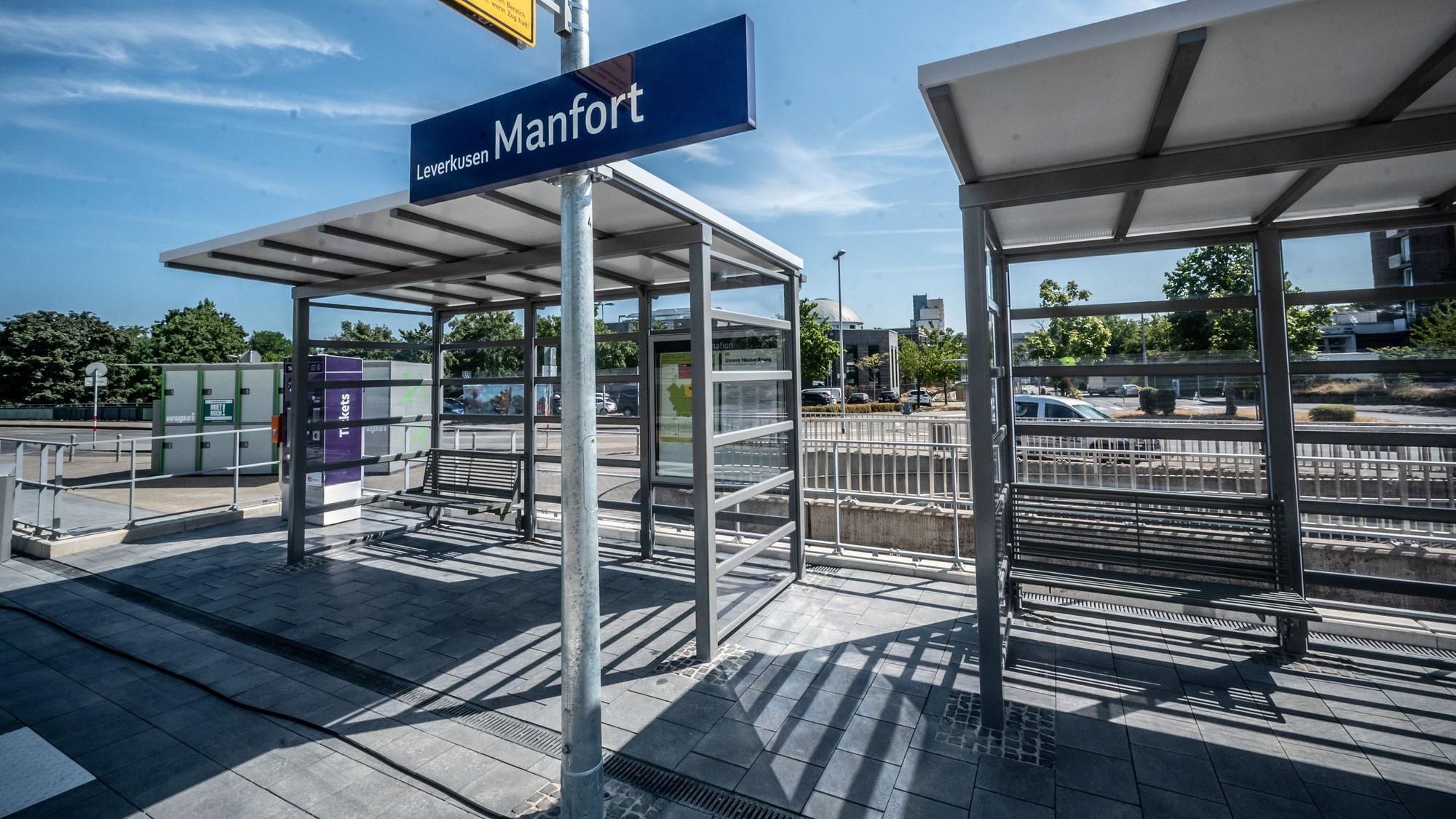 Bahnhof Manfort wird geputzt. Abschluss-PK Korridorsanierung Köln-Hagen auf dem Betriebsgelände in Leverkusen-Manfort