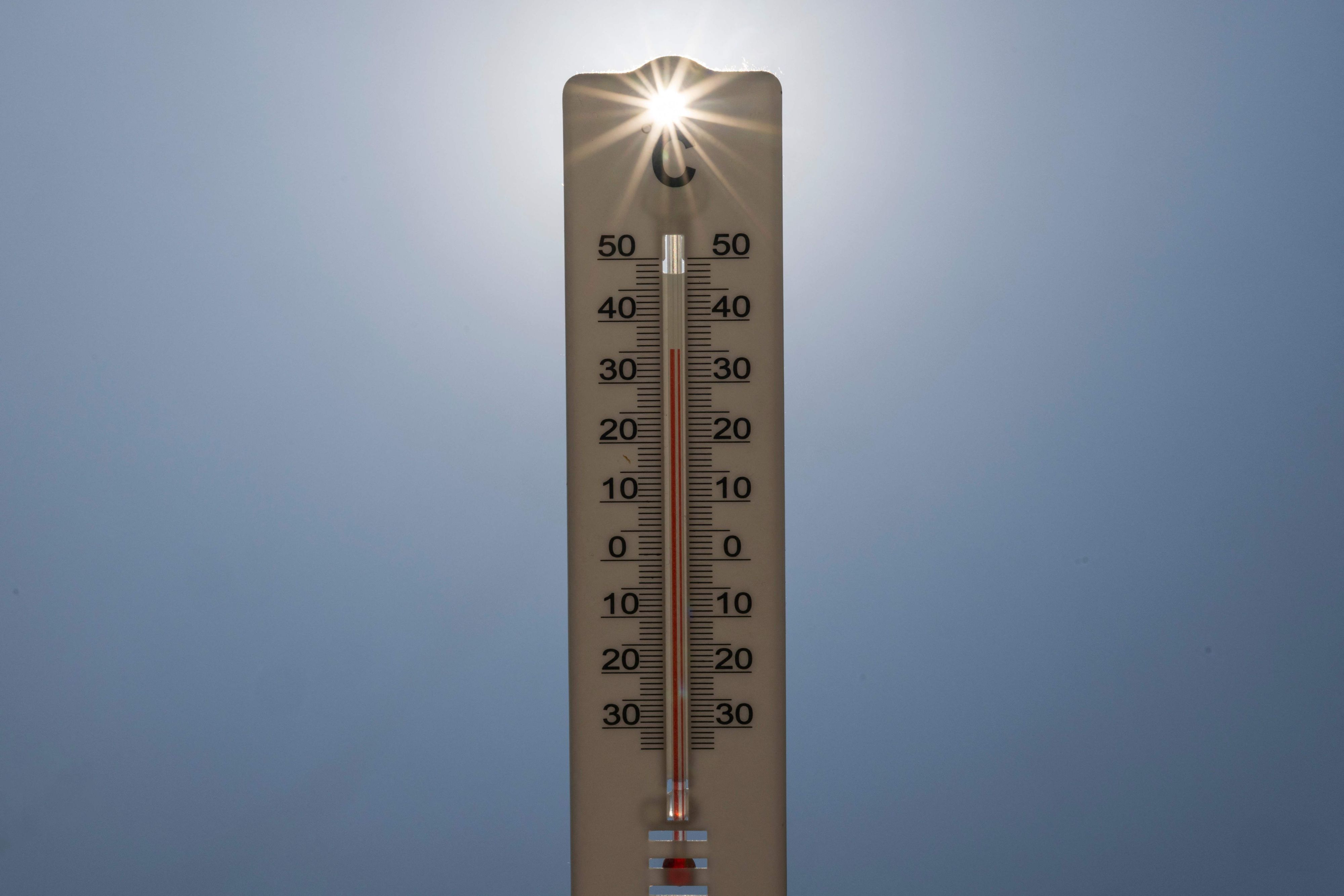 Mit Spitzenwerten von bis zu 46 Grad droht Frankreich am Wochenende ein neuer Hitzerekord.