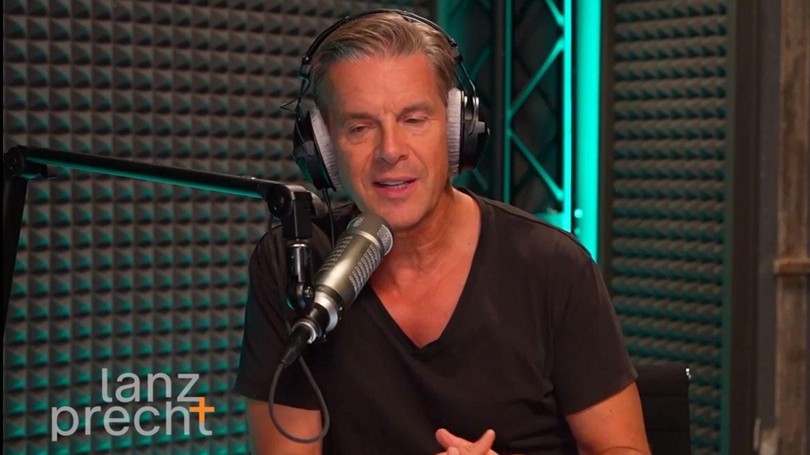 Markus Lanz hat im Podcast „Lanz + Precht“ eine „steile These“ aufgestellt. (Bild: ZDF)