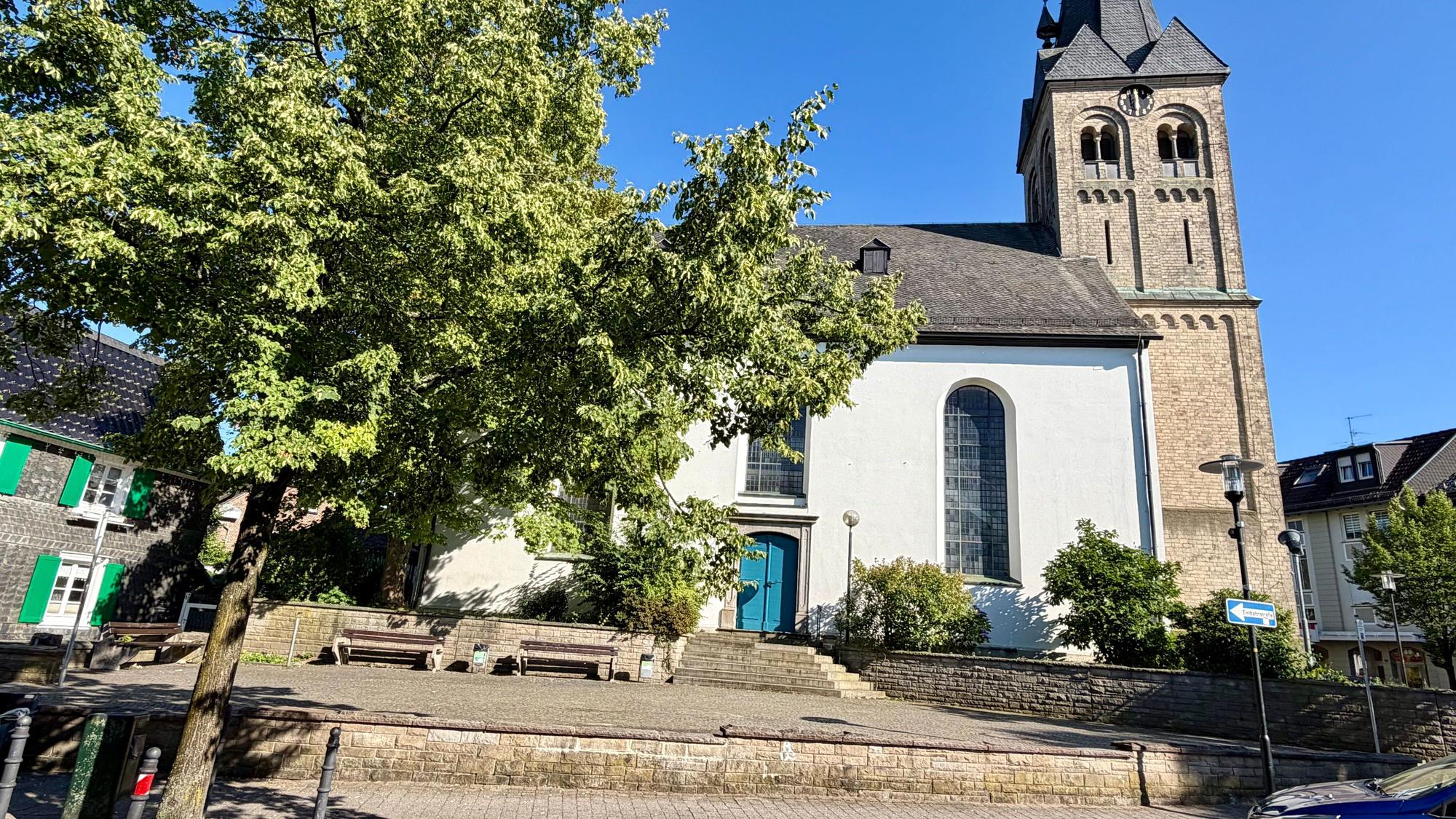 Der Sockel der Evangelischen Kirche in Burscheid