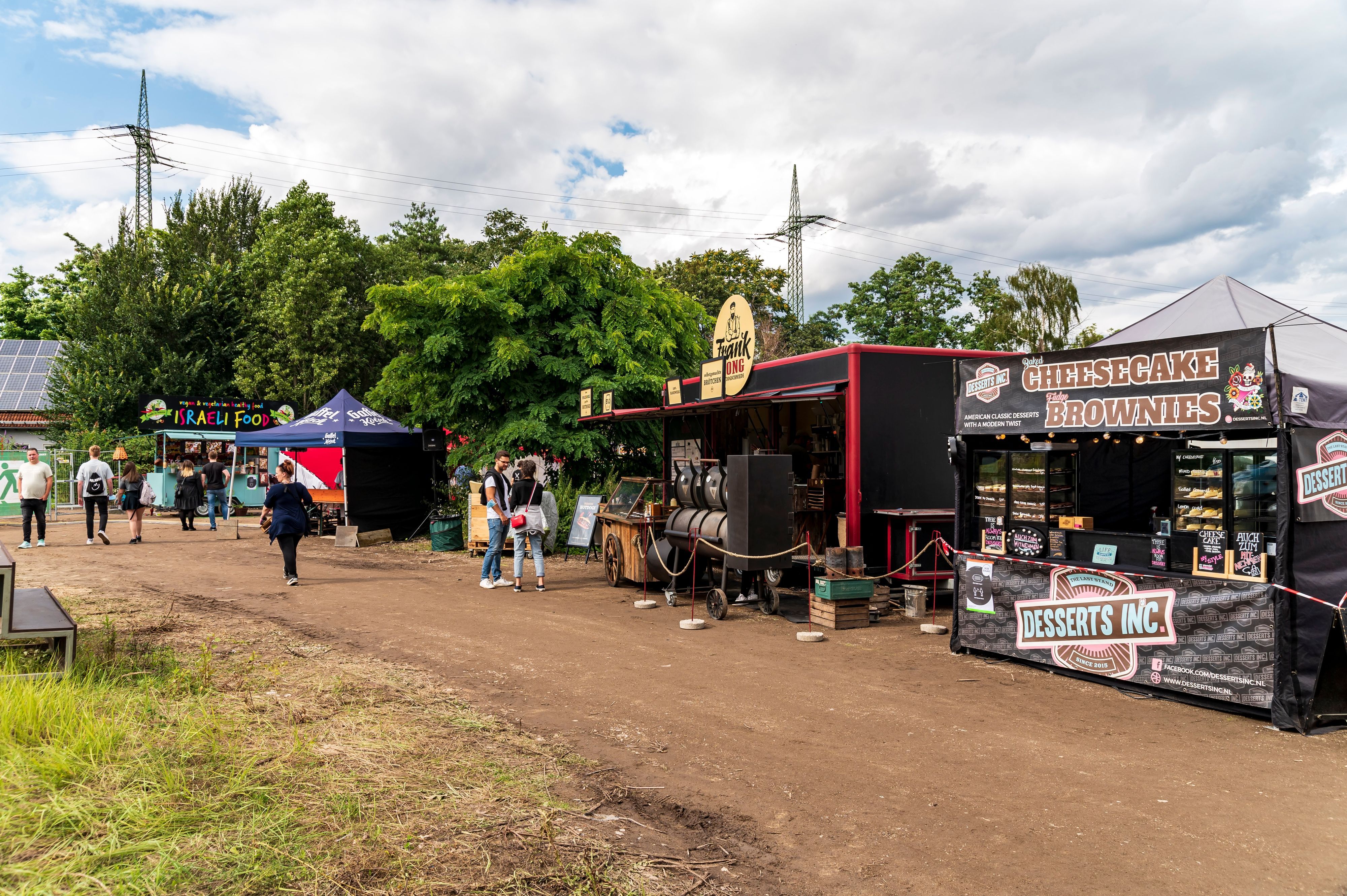06.08.2021, Köln:
Auf der Alfred-Schütte-Allee in Köln Poll, wurde am 6. August 2021 mit einem Street Food Festival (6.8. - 8.8.), die neue Konzert- und Eventlocation Südbrücke eröffnet.
Freitag 6. August 2021
Aufgenommen am: 06.08.2021
Foto: Alexander Roll (Staff)