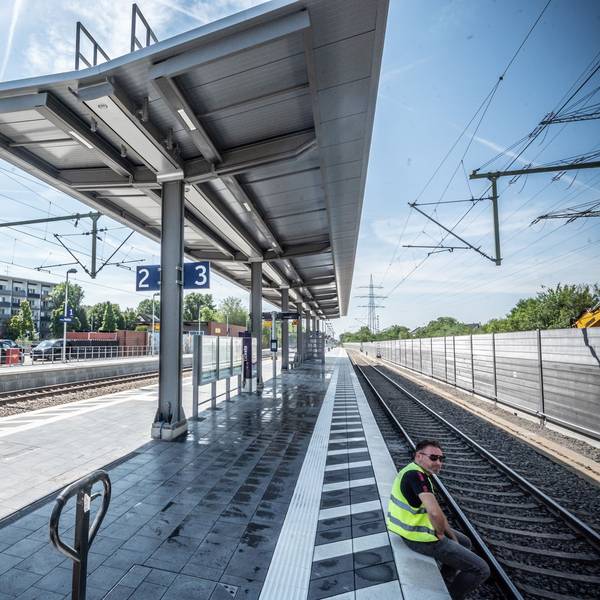 Einen barrierefreien Zugang wird es auf absehbare Zeit am Manforter Bahnhof nicht geben.