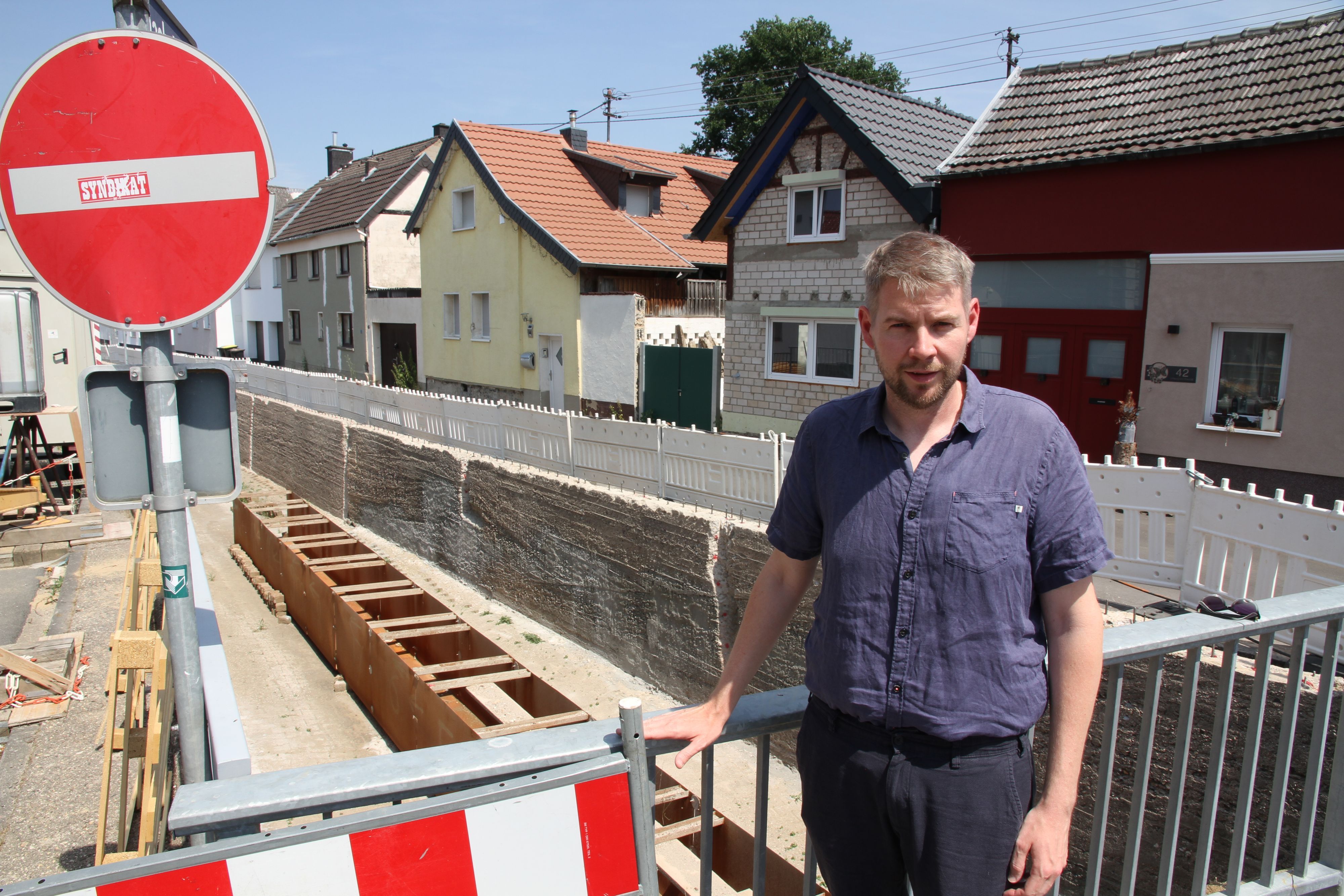Fünf Jahre Julihochwasser: Der Swisttaler Bürgermeister Tobias Leuning am Orbach.