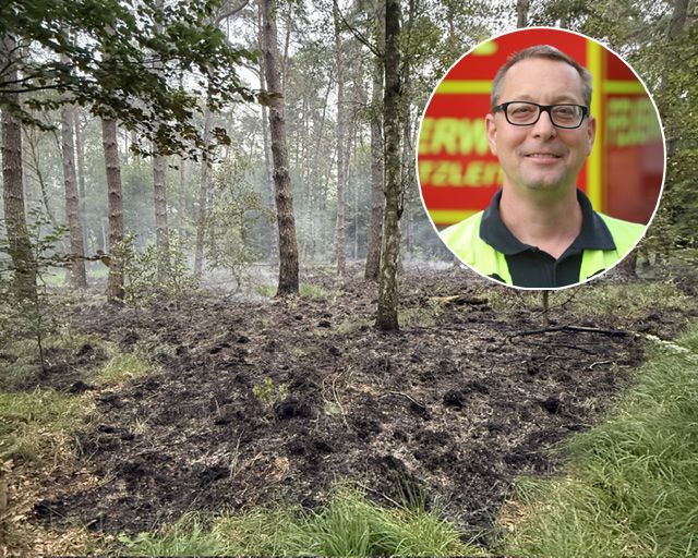 Das am Montag und Dienstag (6./7. Juli) abgebrannte Waldstück und ein montiertes Porträt von Rösraths Feuerwehrchef und Einsatzleiter Bastian Eltner.
