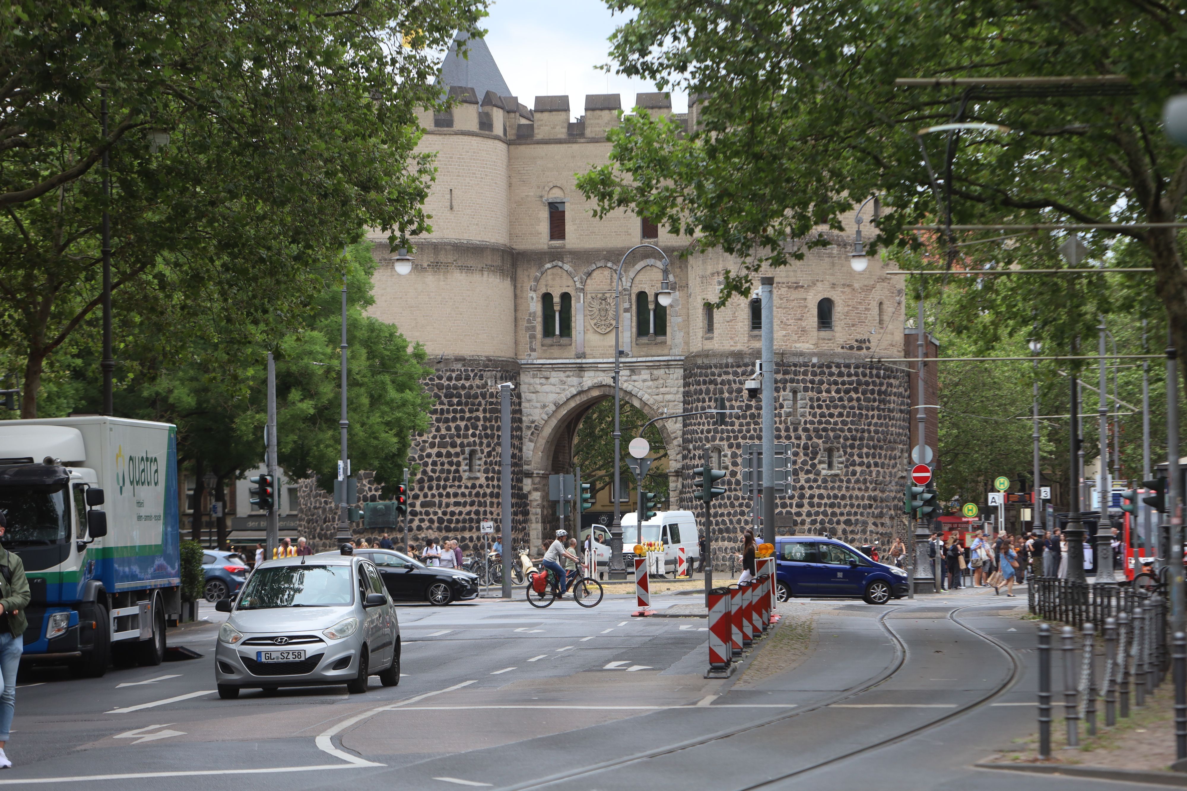 Der Blick von der Aachener Straße auf den Rudolfplatz.