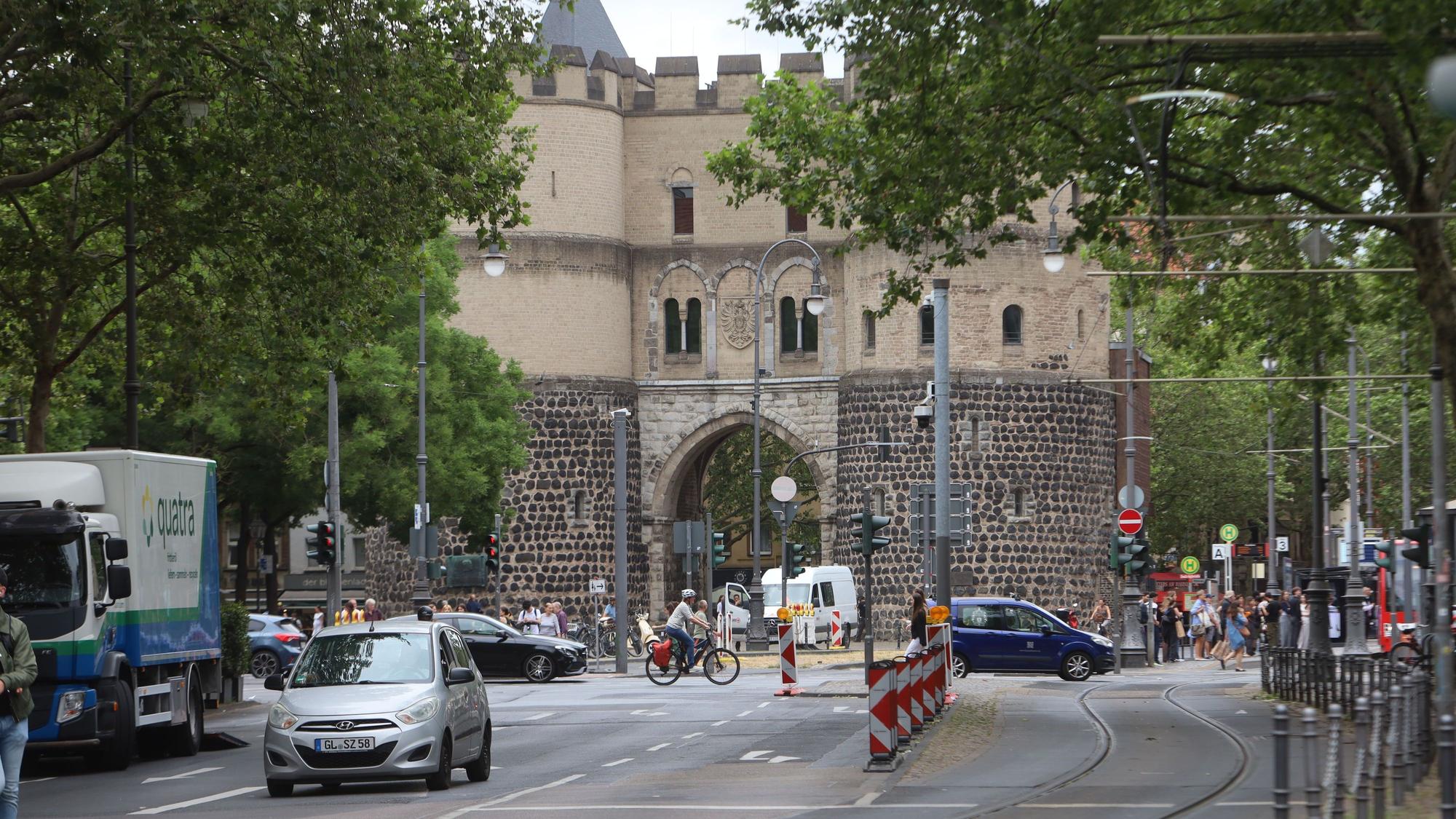Der Blick von der Aachener Straße auf den Rudolfplatz.